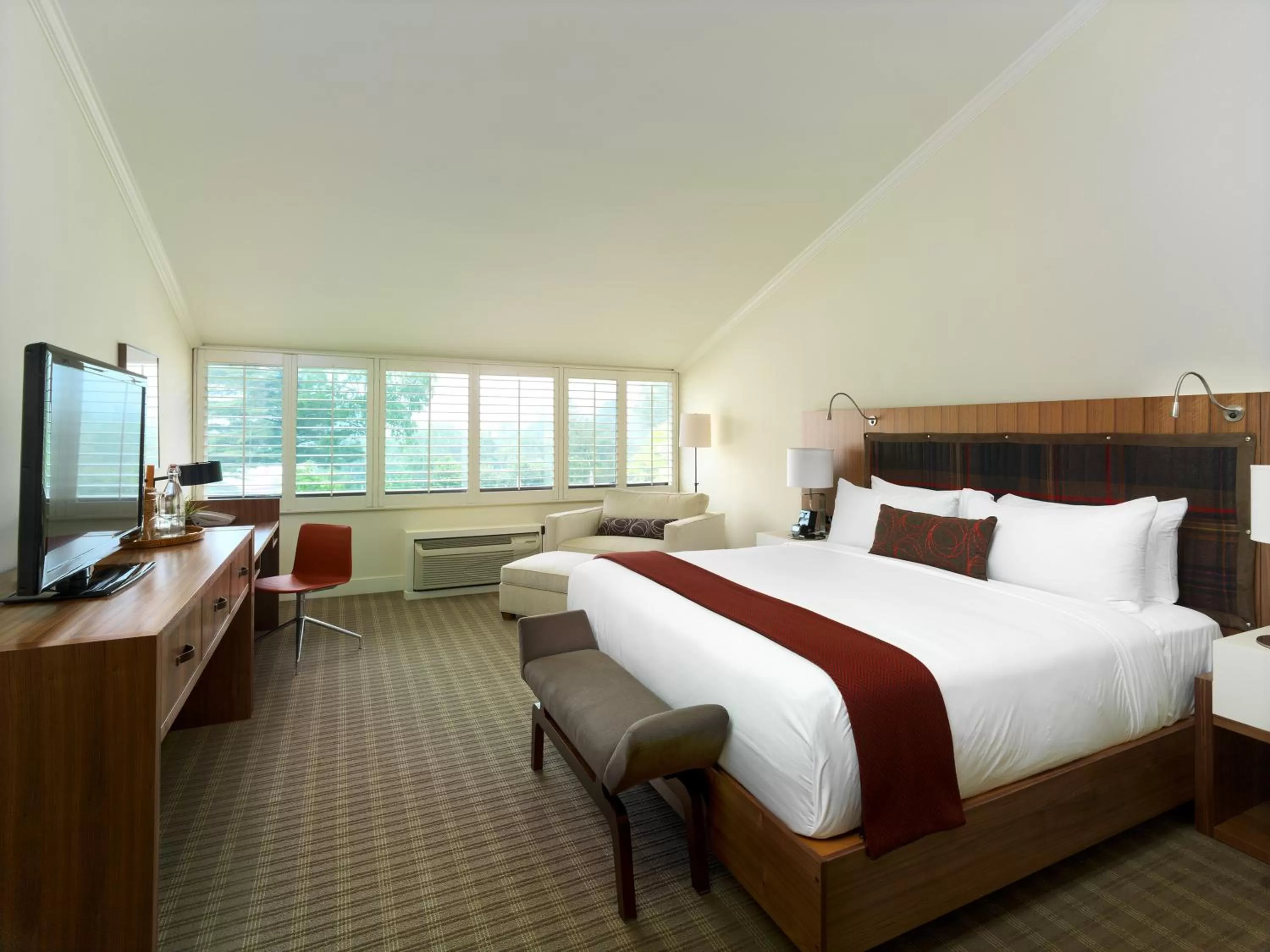 Photo of the whole room, Bed in Topnotch Resort