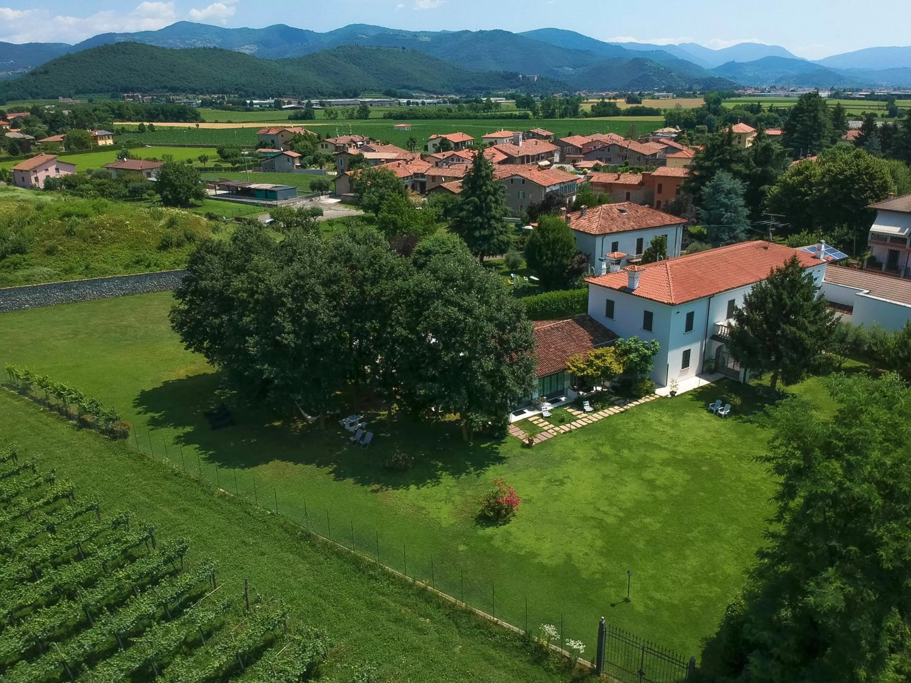 Bird's eye view in Villa Franca in Franciacorta