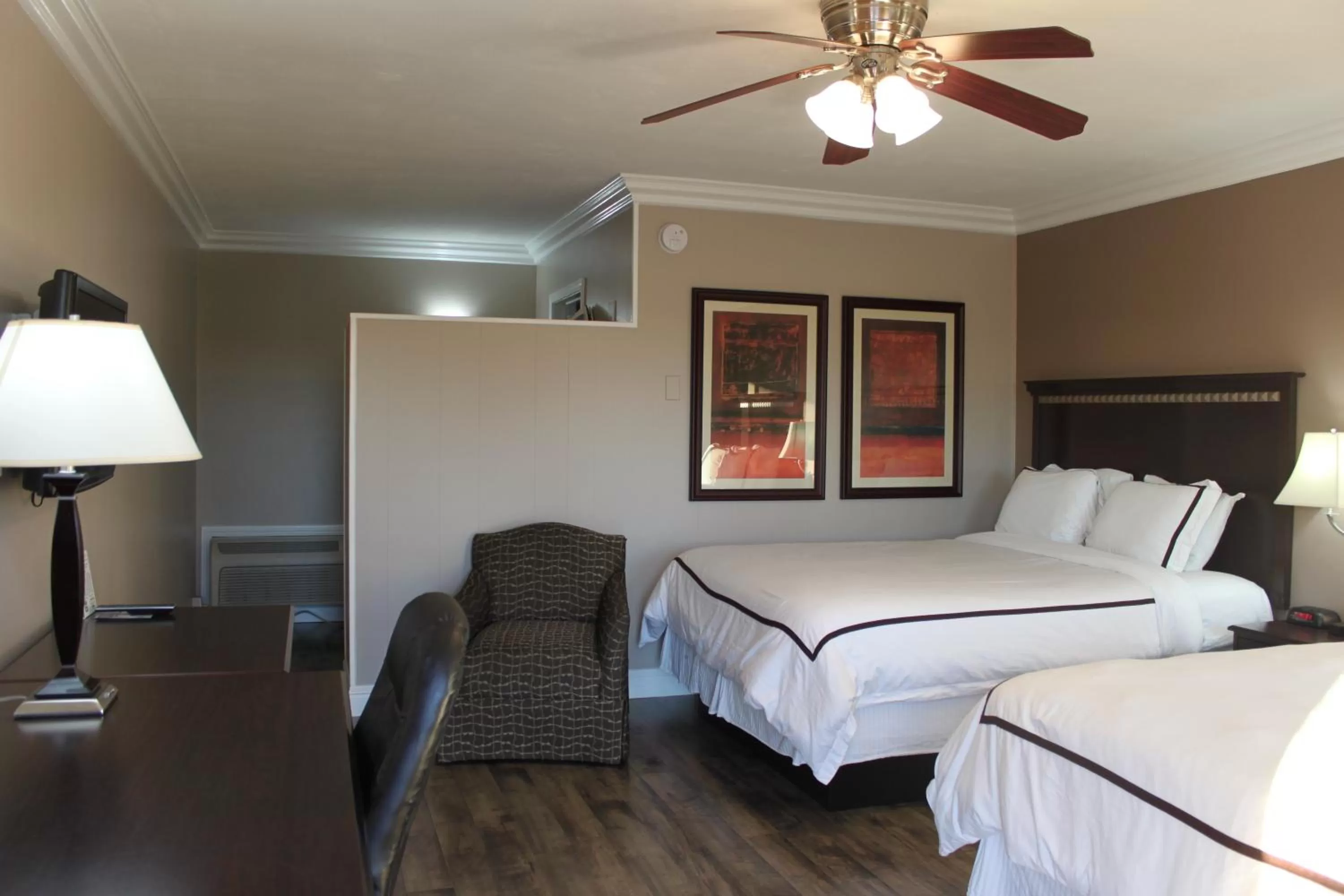 Decorative detail, Bed in Travelodge by Wyndham Santa Maria