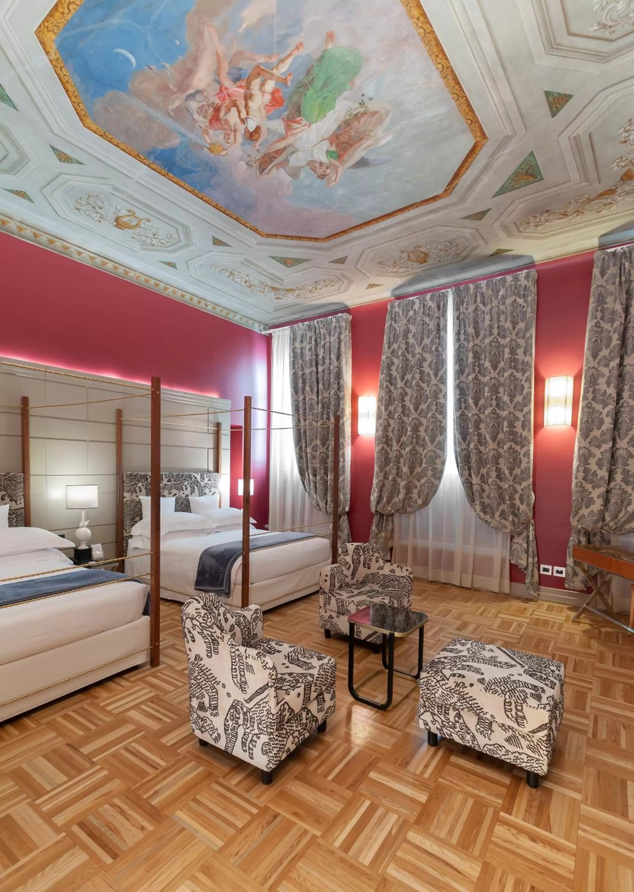 Deluxe Queen Suite in Hotel Firenze Number Nine
