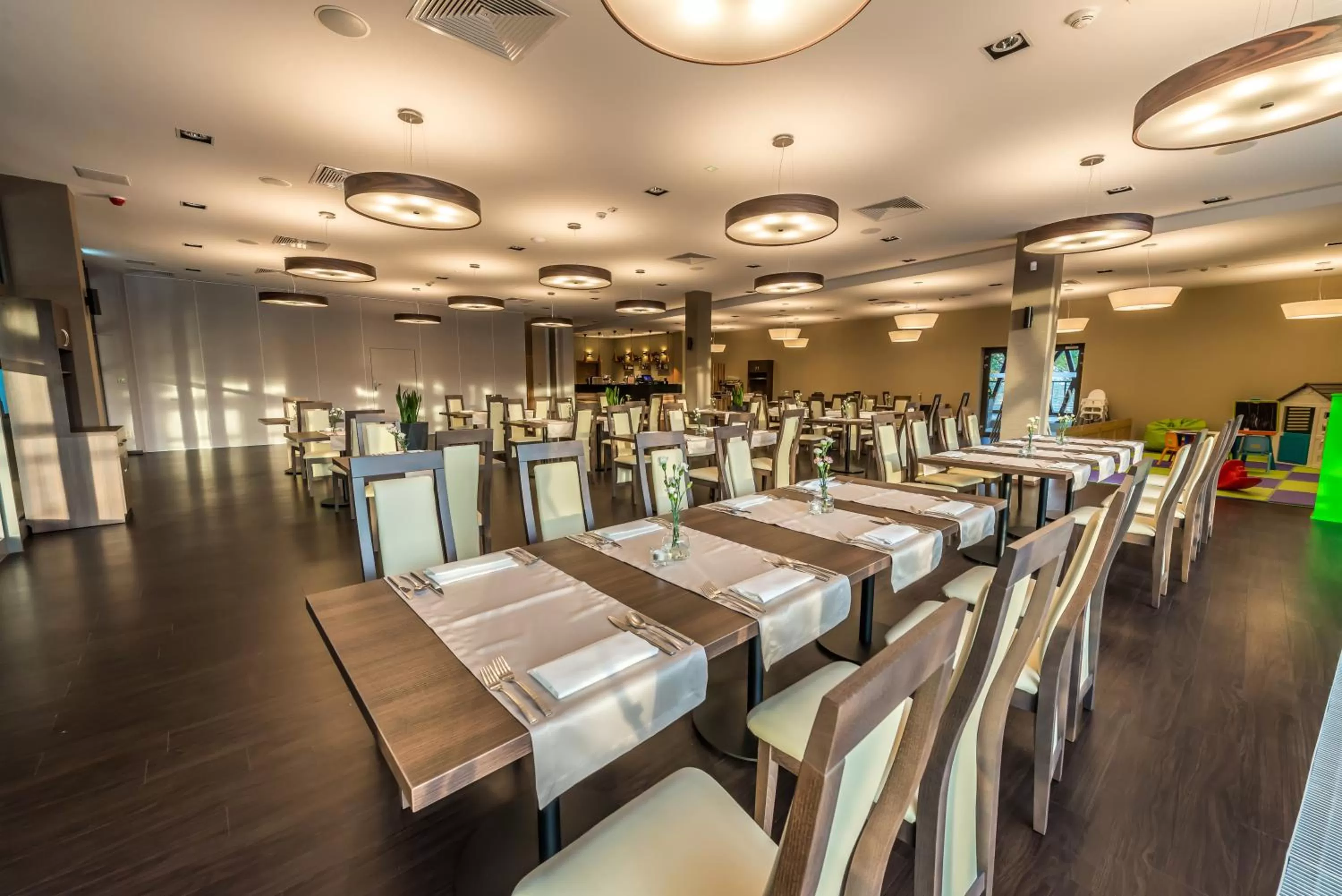 Restaurant/places to eat in APART HOTEL 12