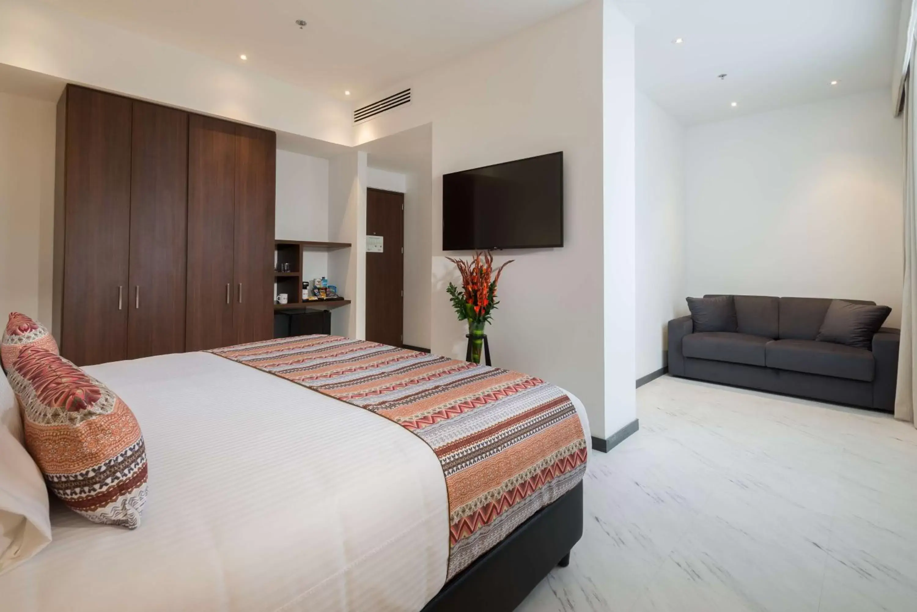 King Suite with Sofa Bed in Best Western Plus Santa Marta Hotel King Suite with Sofa Bed in Best Western Plus Santa Marta Hotel