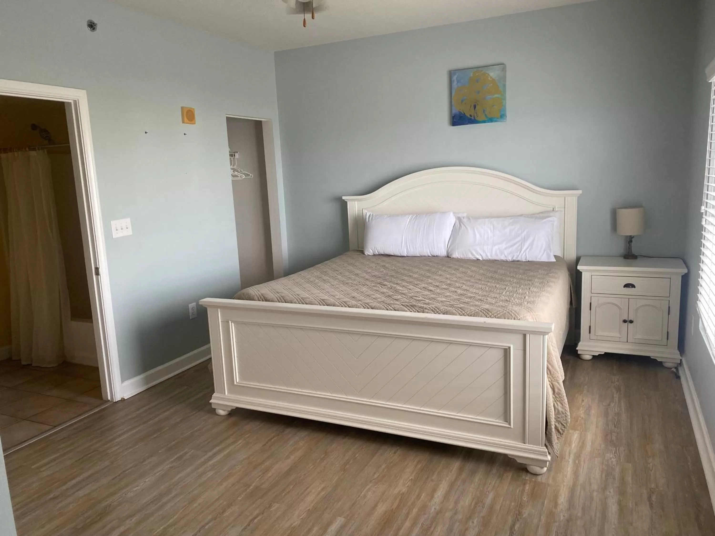 Photo of the whole room, Bed in Shores of Panama Resort