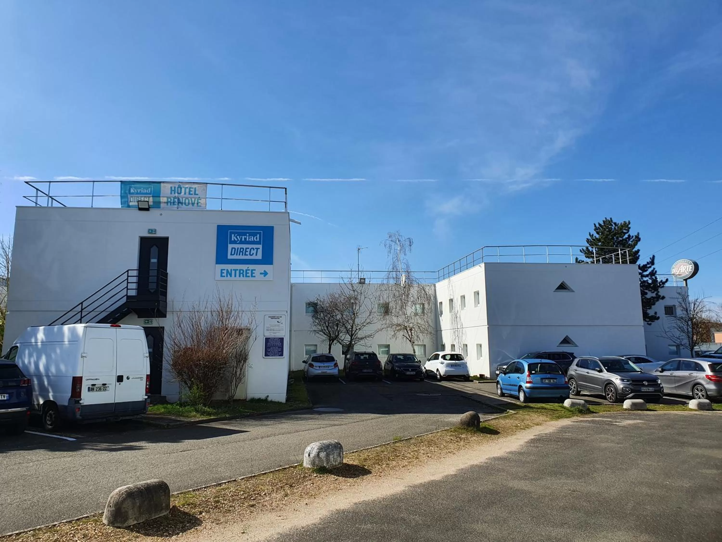 Property building in Kyriad Direct Orleans - Olivet - La Source