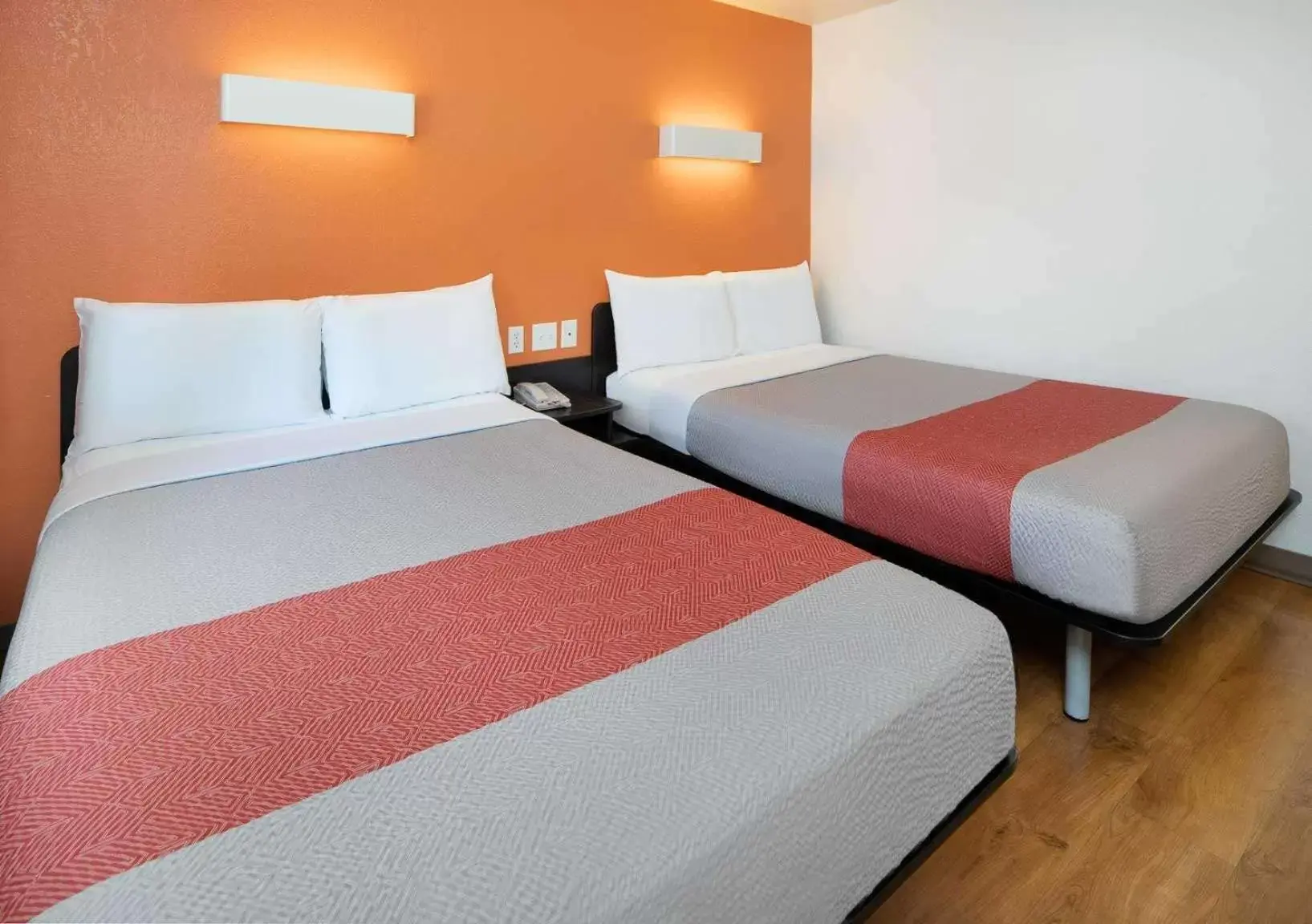 Deluxe Quadruple Room - single occupancy in Motel 6-Arcadia, CA - Los Angeles - Pasadena Area Deluxe Quadruple Room - single occupancy in Motel 6-Arcadia, CA - Los Angeles - Pasadena Area