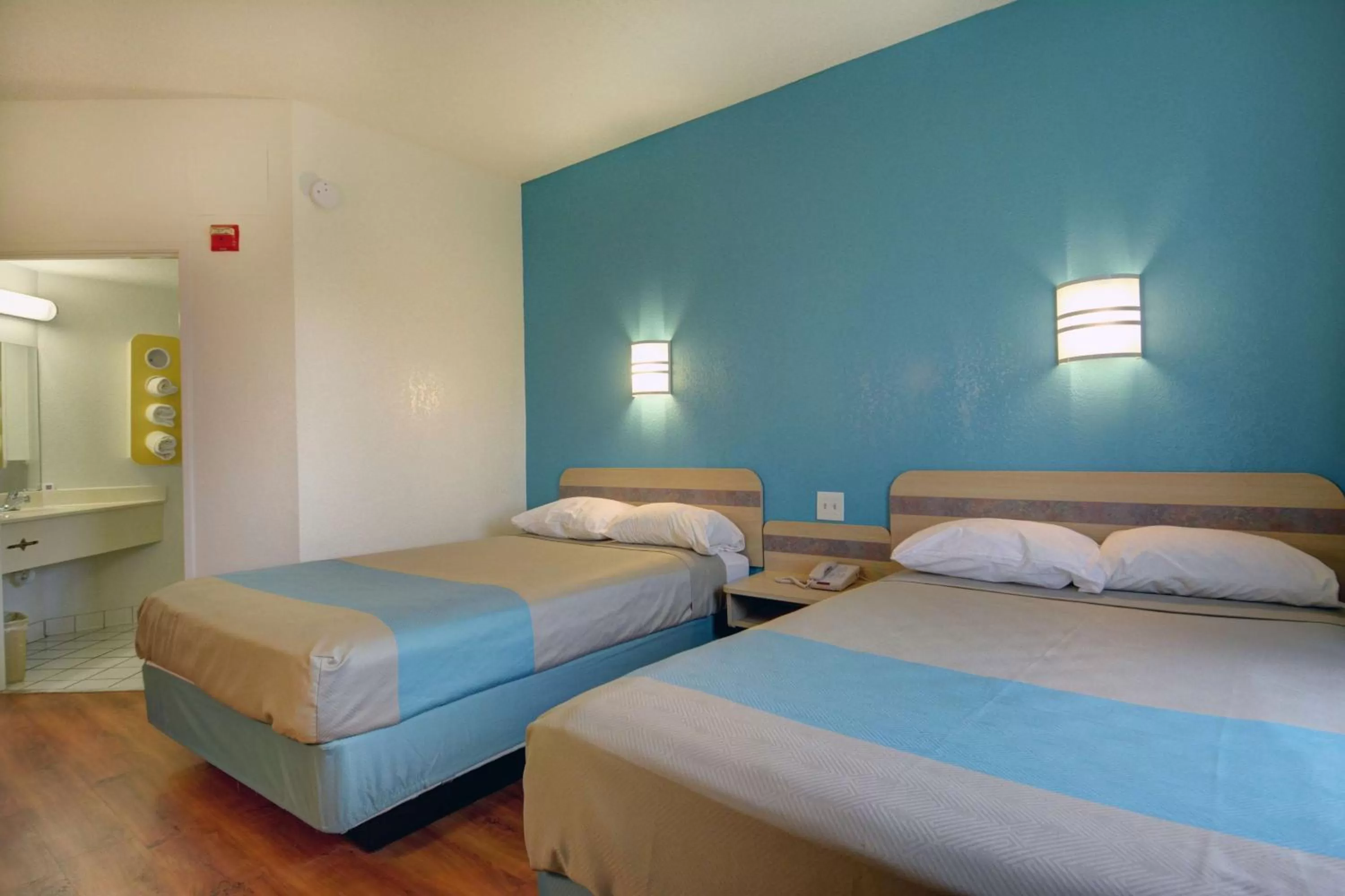 Photo of the whole room, Bed in Motel 6-Denison, TX