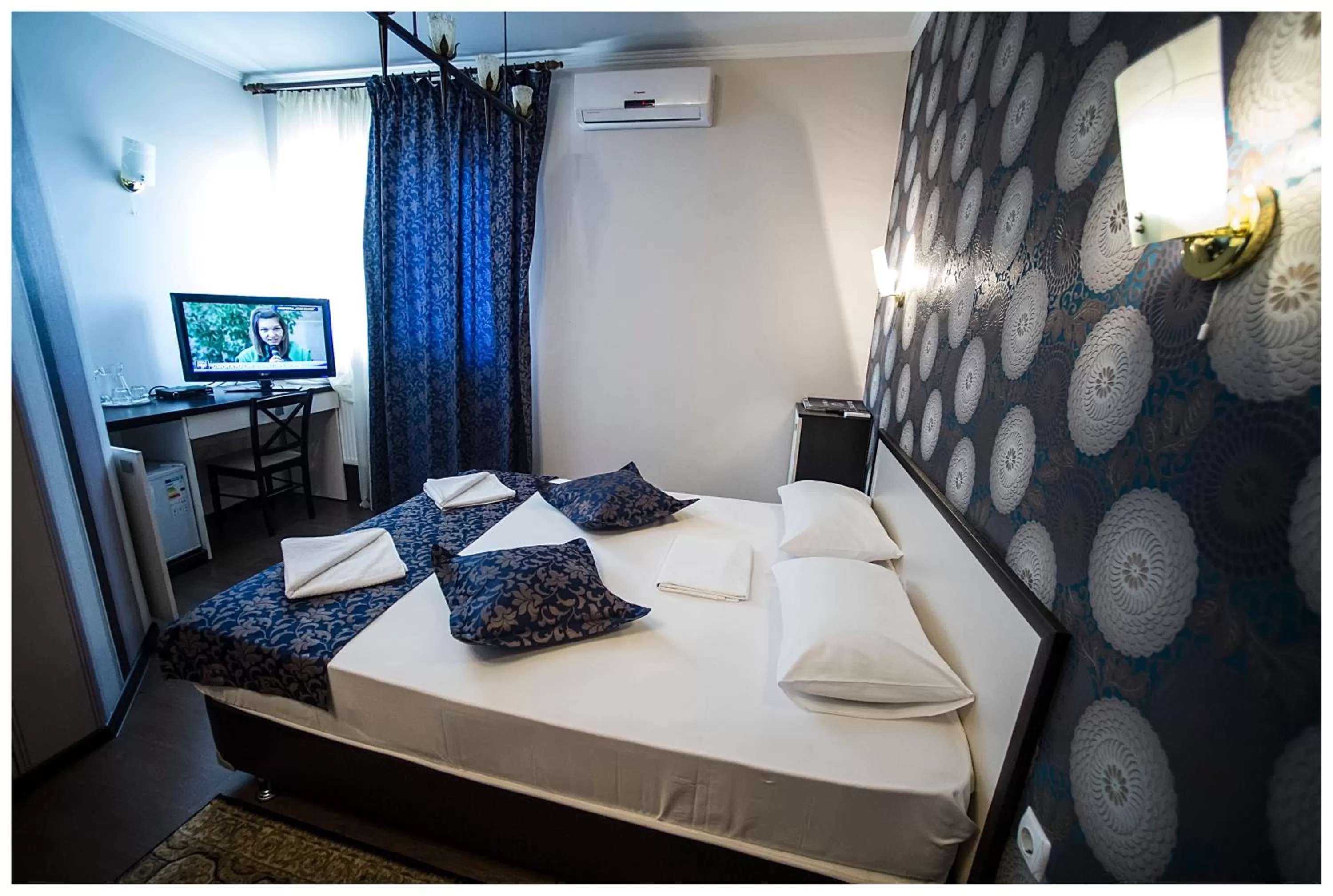 Photo of the whole room, Bed in IRIS Hotel