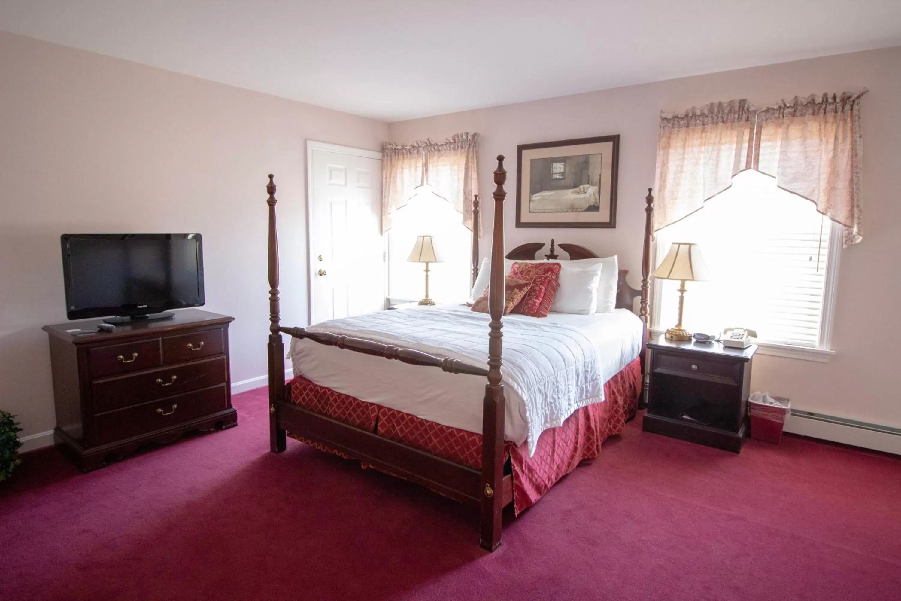 Bed in The Lucerne Inn