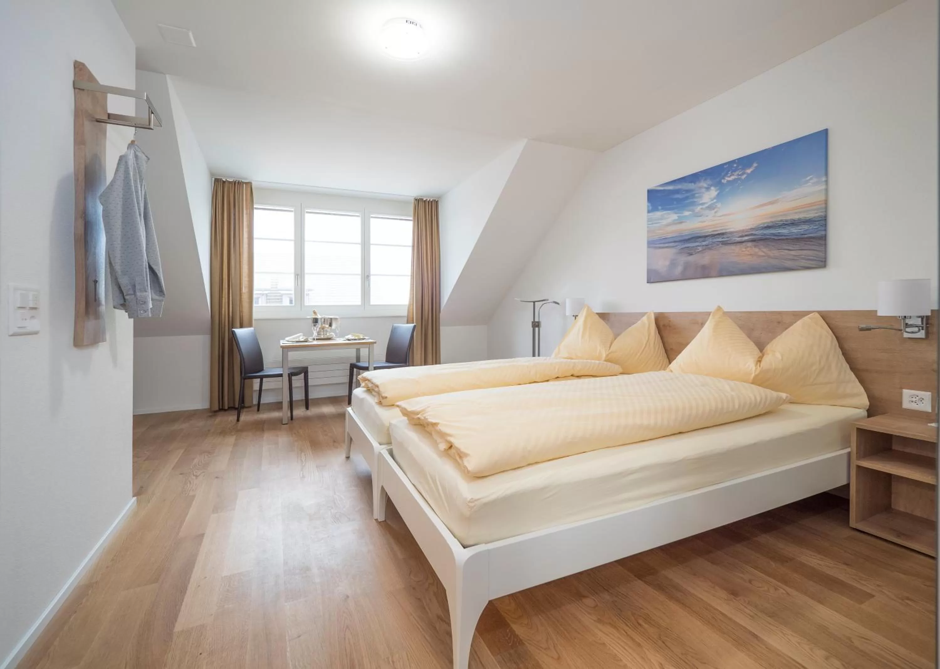 Bathroom, Bed in Aparthotel Bären