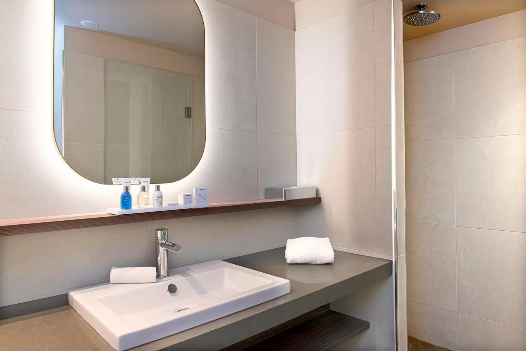 Bathroom in Radisson Blu Hotel, Rouen Centre