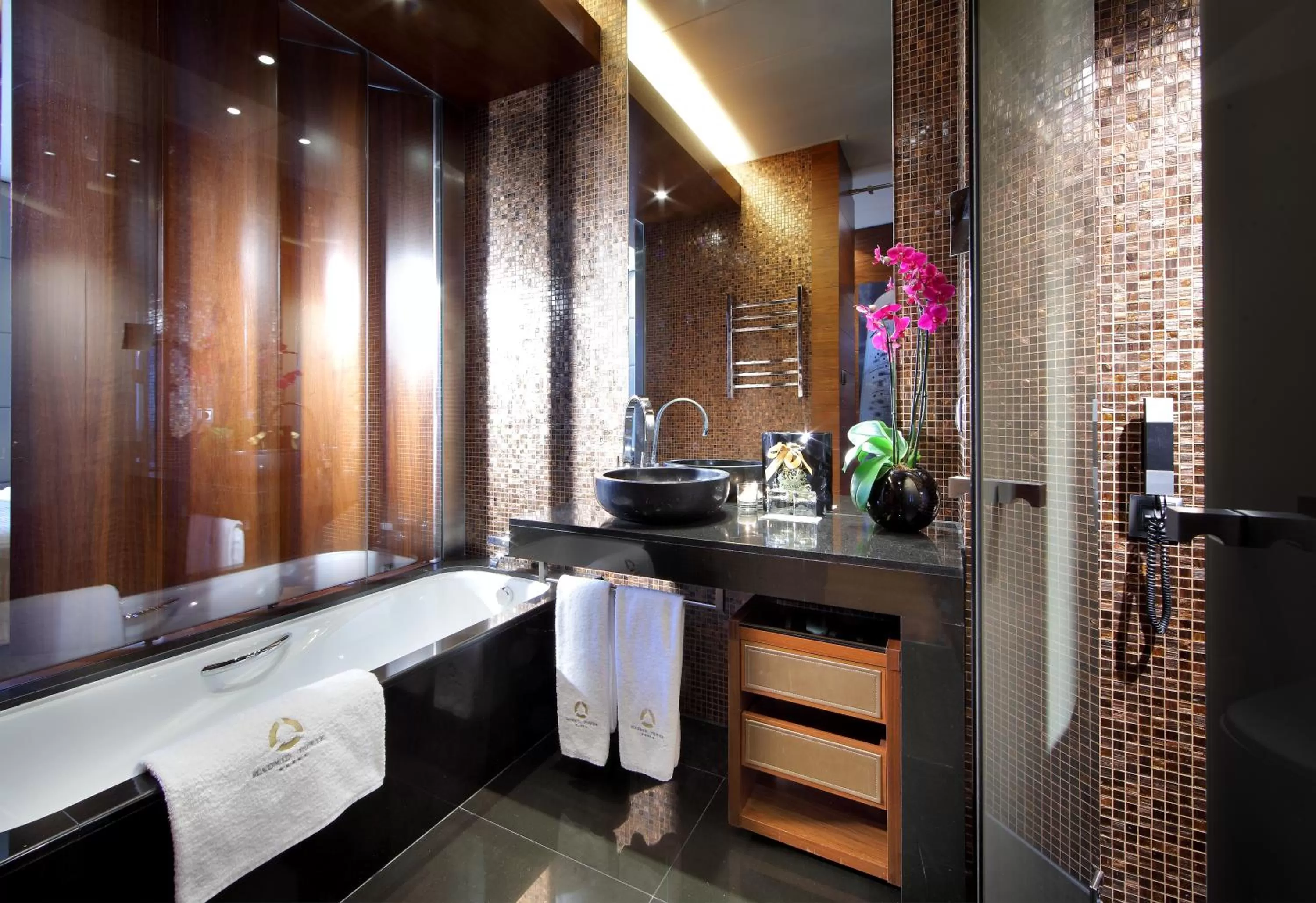 Bathroom, Bed in Eurostars Madrid Tower