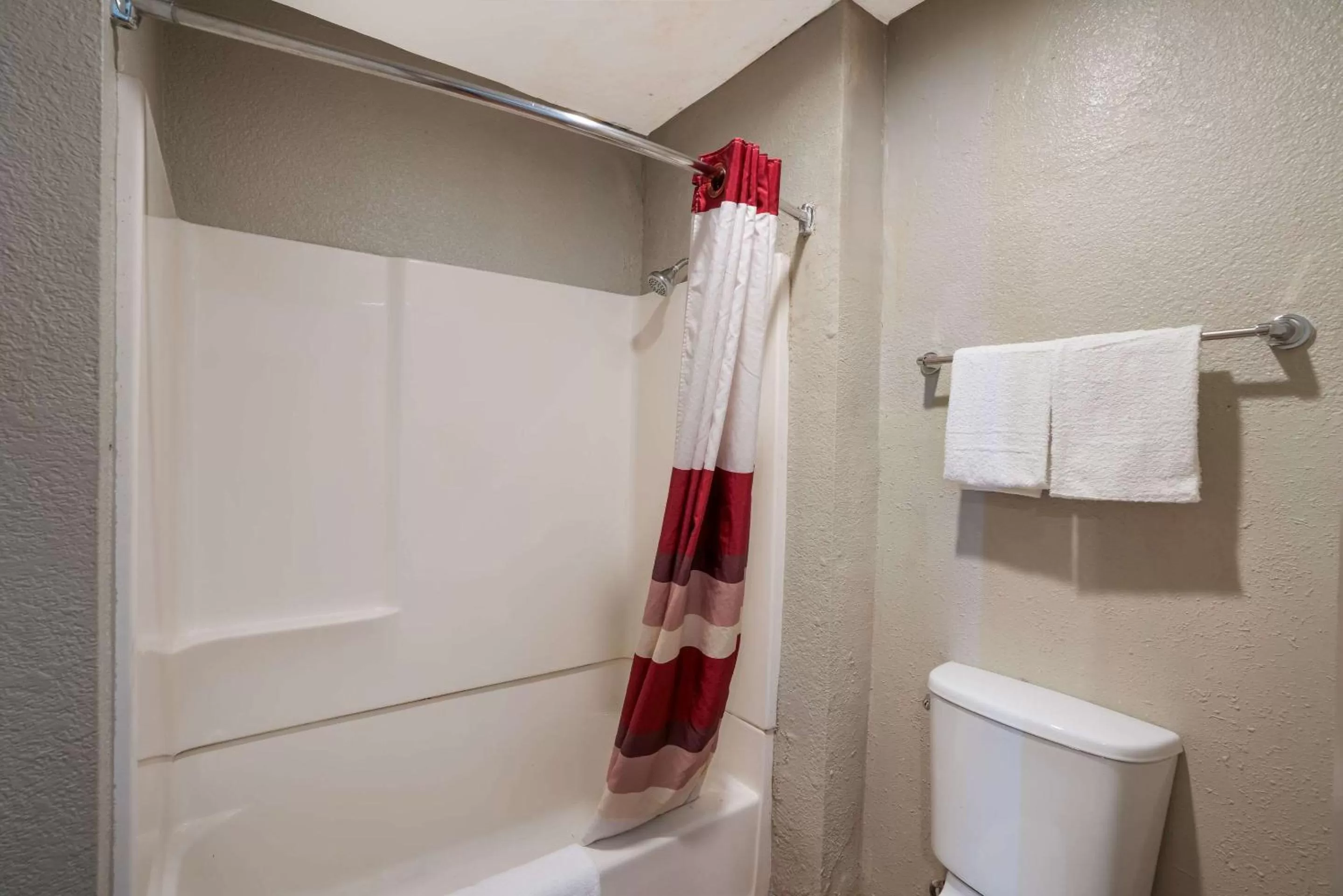 Bedroom, Bathroom in Econo Lodge