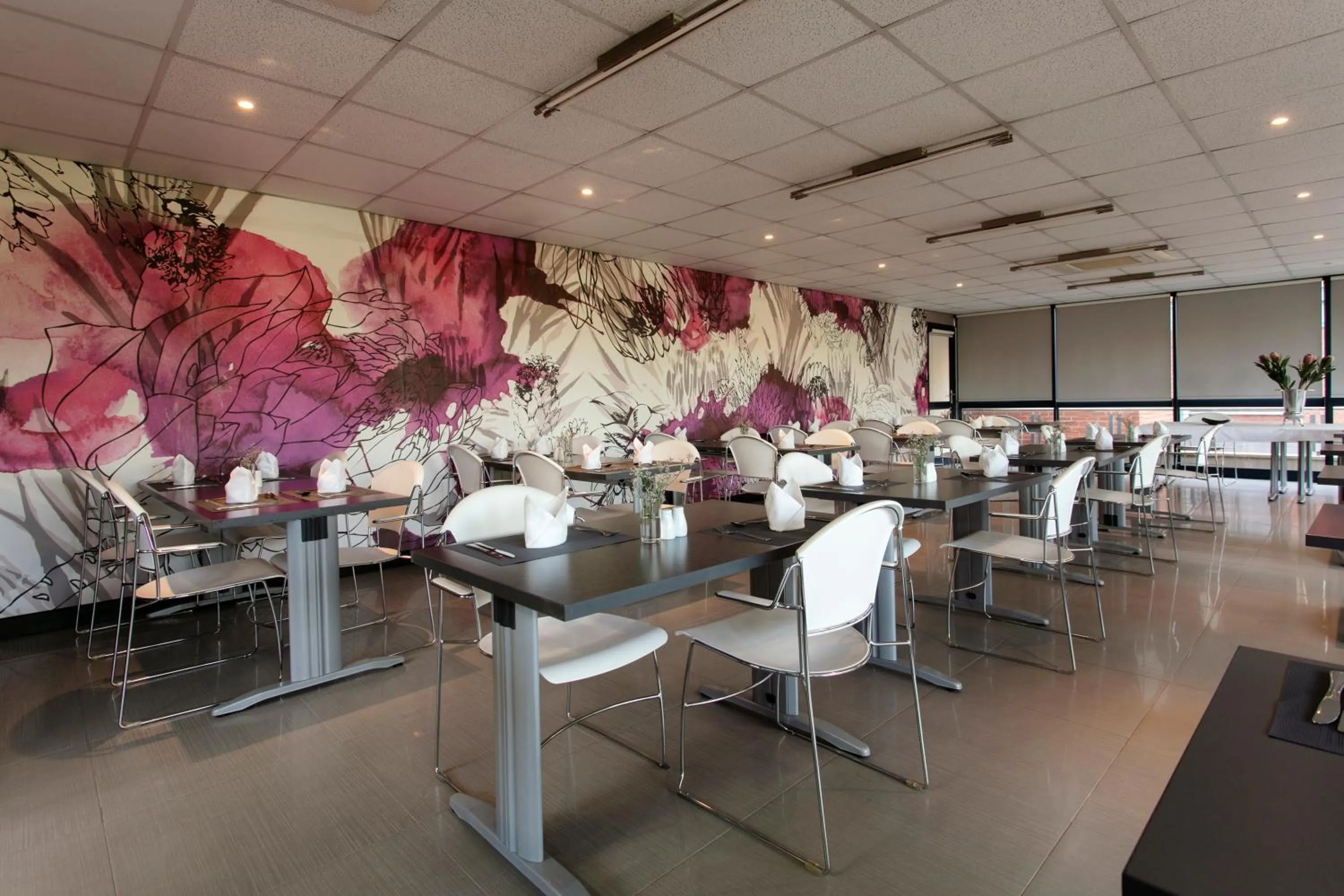 Restaurant/places to eat in Absolute Farenden Apartments