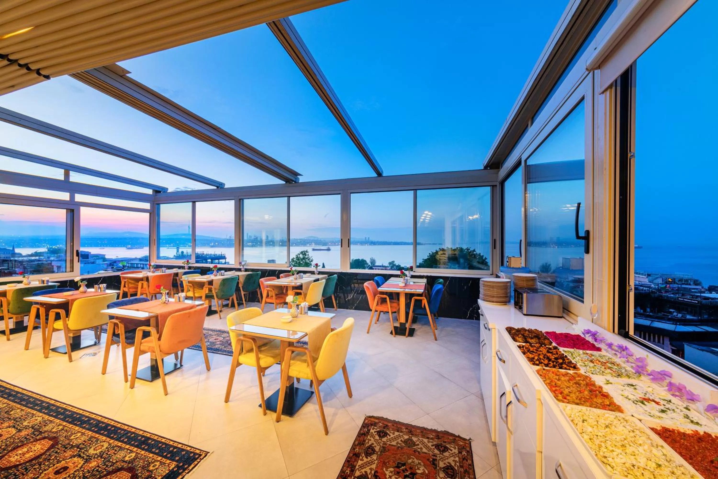 Restaurant/places to eat in Eastanbul Suites