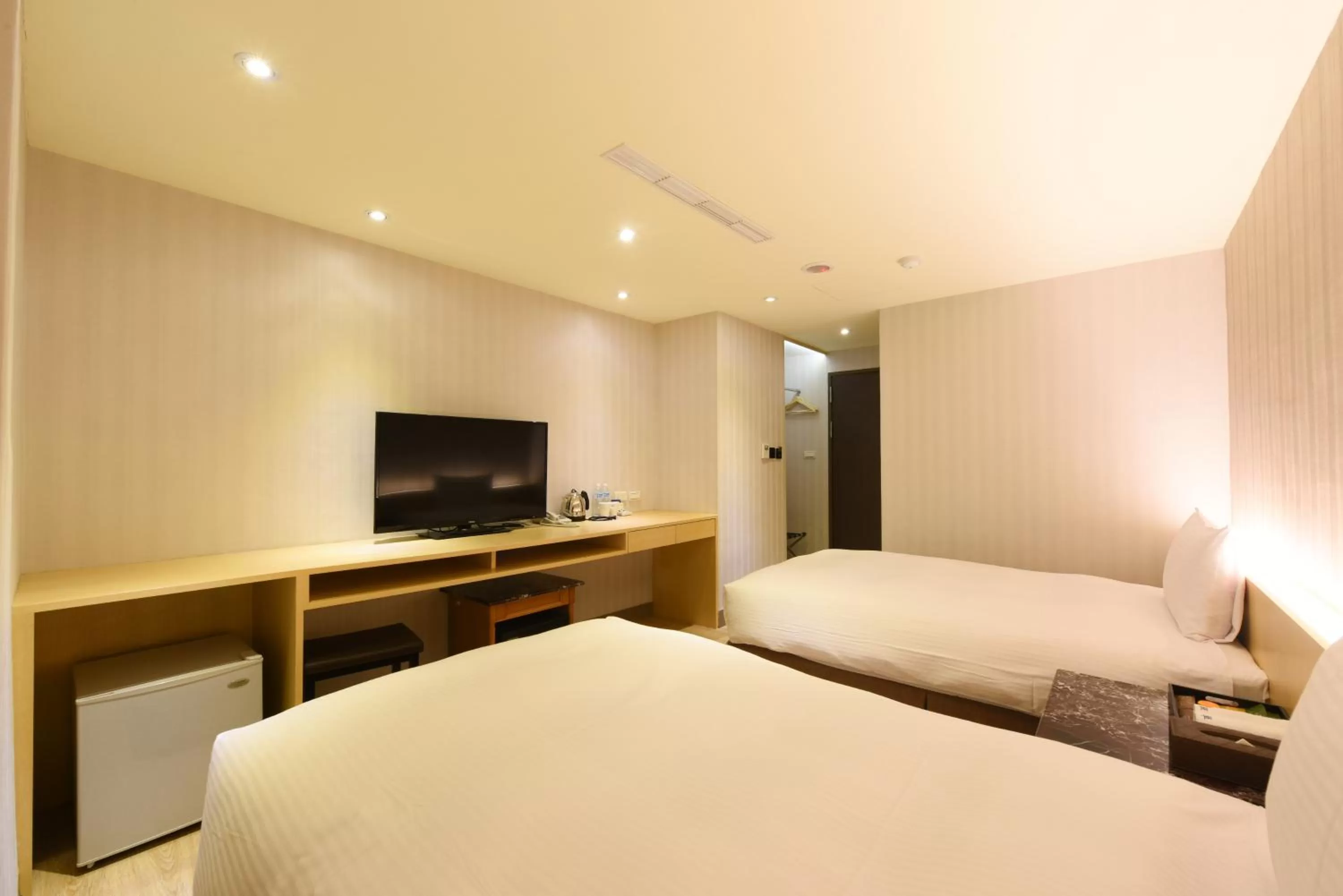 Photo of the whole room in Simple Life Kaohsiung