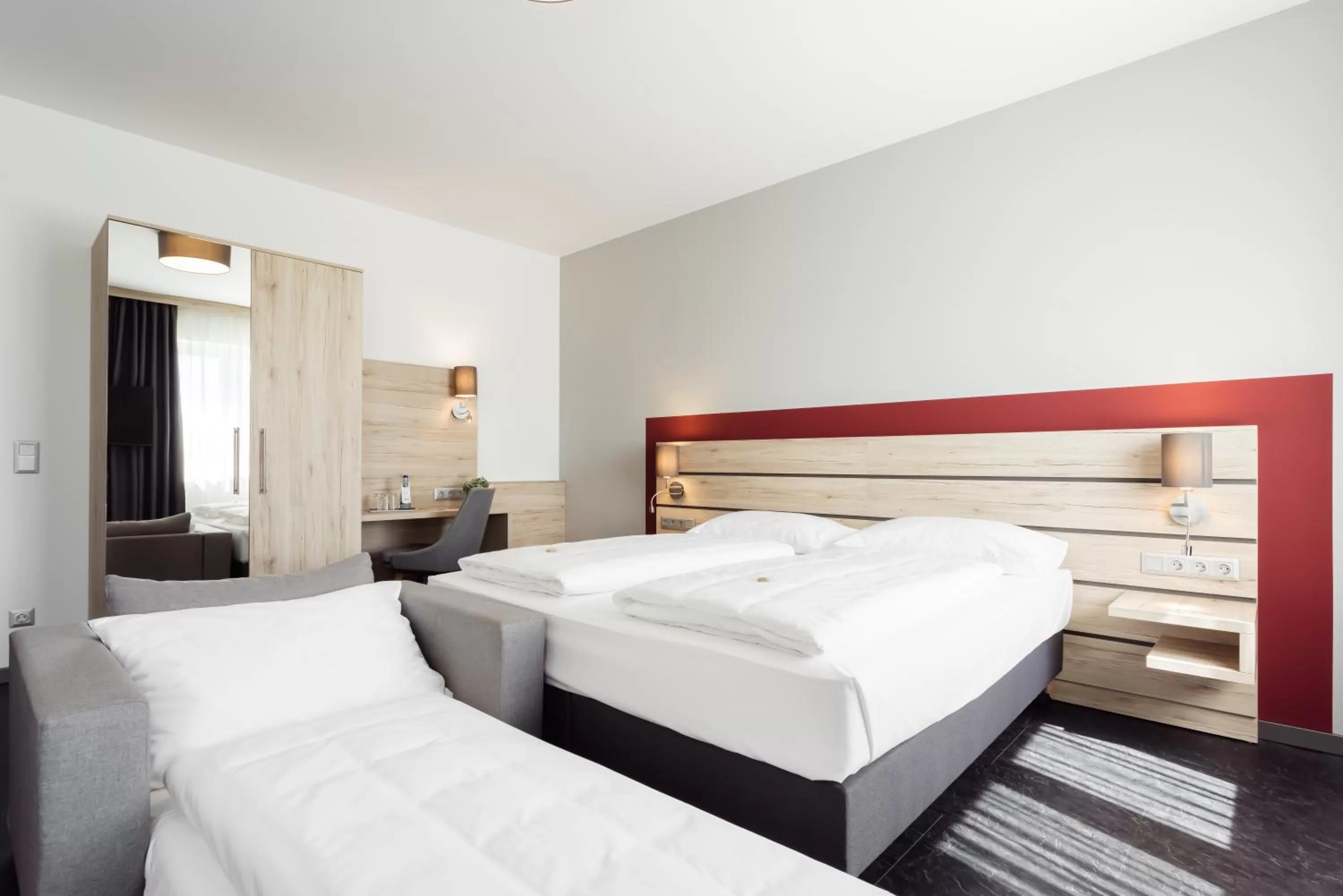 Staff, Bed in Hotel Smart Liv'in