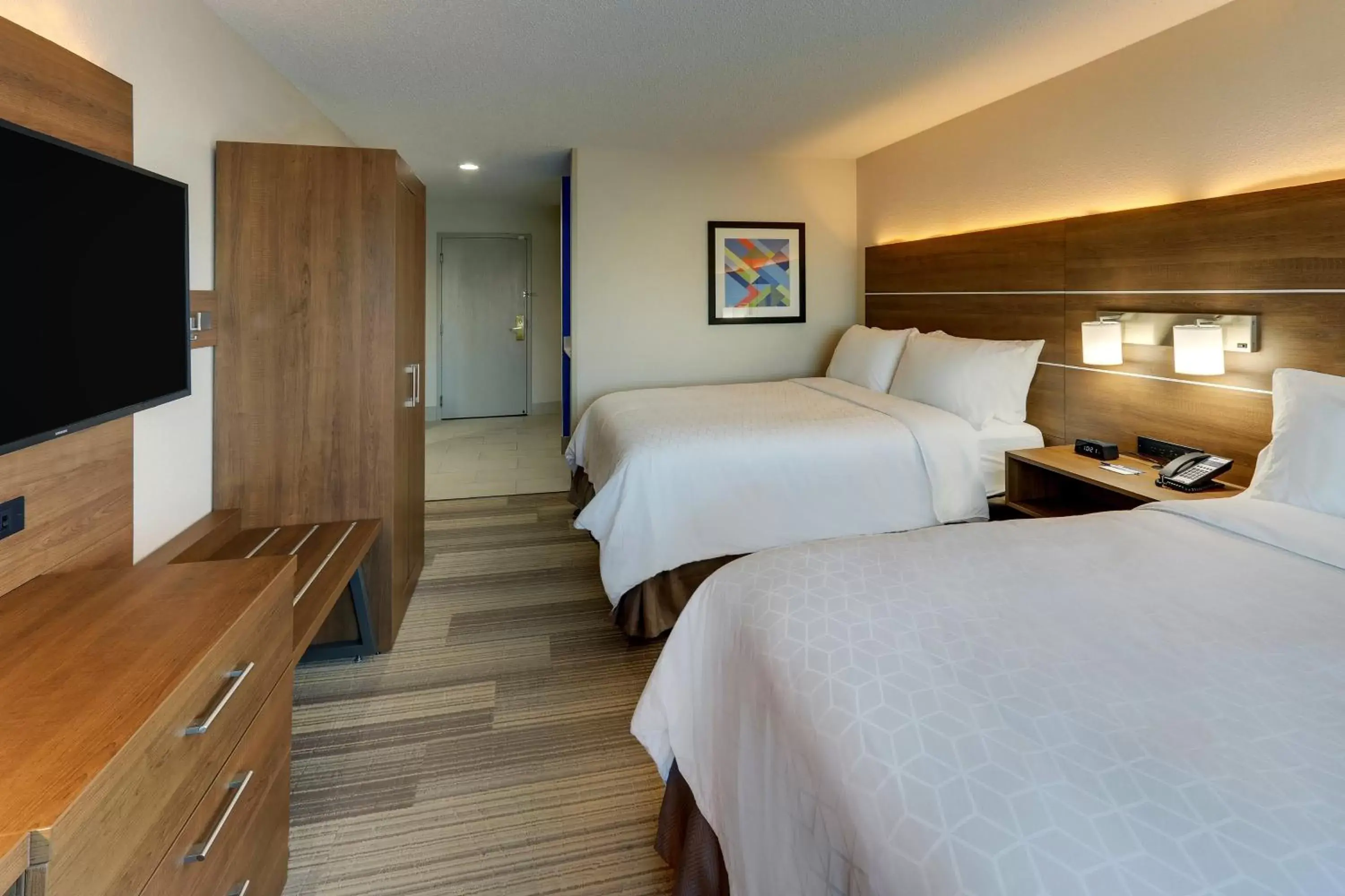Standard Queen Room with Two Queen Beds and Mobility Accessible Tub in Holiday Inn Express - Cincinnati North - Monroe by IHG Standard Queen Room with Two Queen Beds and Mobility Accessible Tub in Holiday Inn Express - Cincinnati North - Monroe by IHG