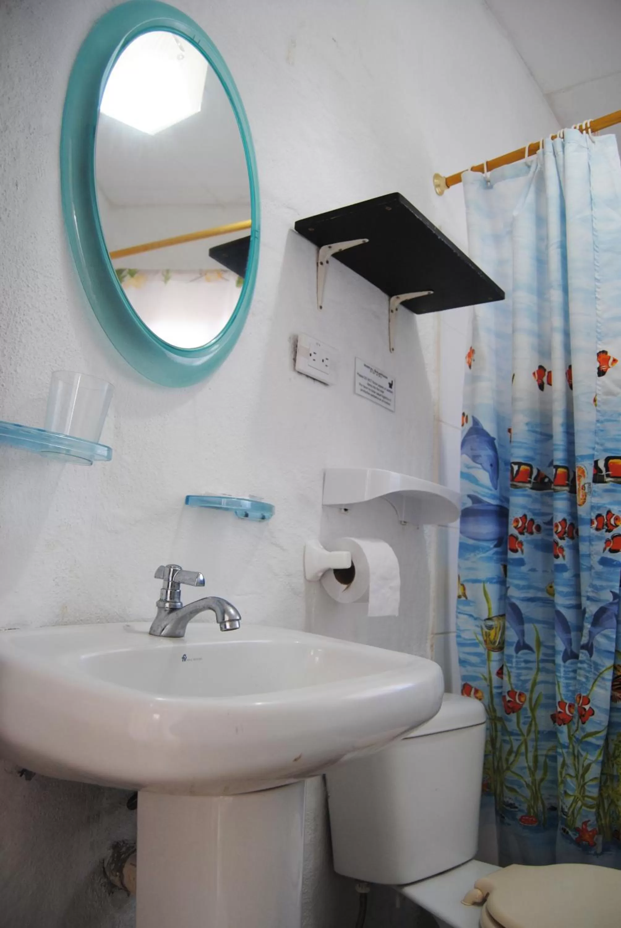 Bathroom in Hostal Galapagos by Bar de Beto