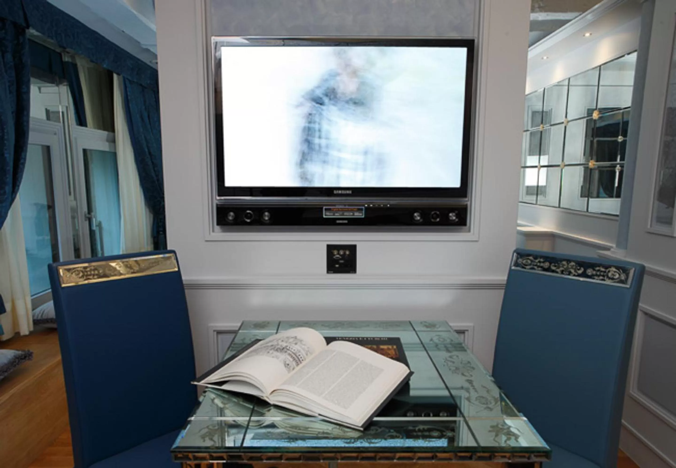 TV and multimedia in Canaletto Luxury Suites - San Marco Luxury