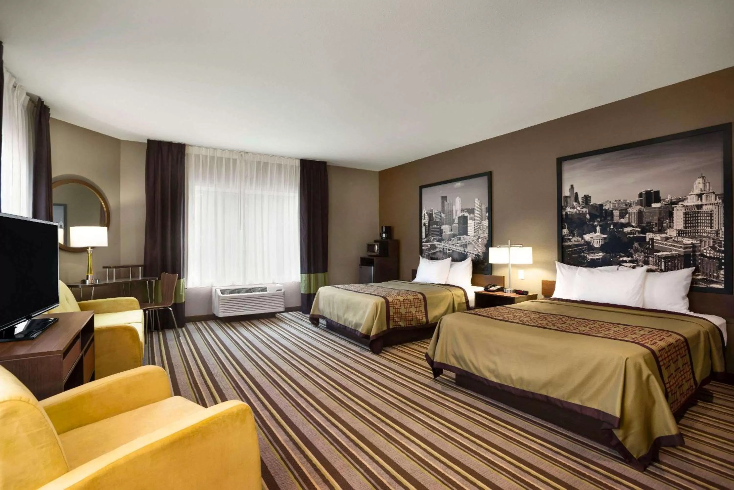 Photo of the whole room, Bed in Super 8 by Wyndham Hershey Chocolate Avenue