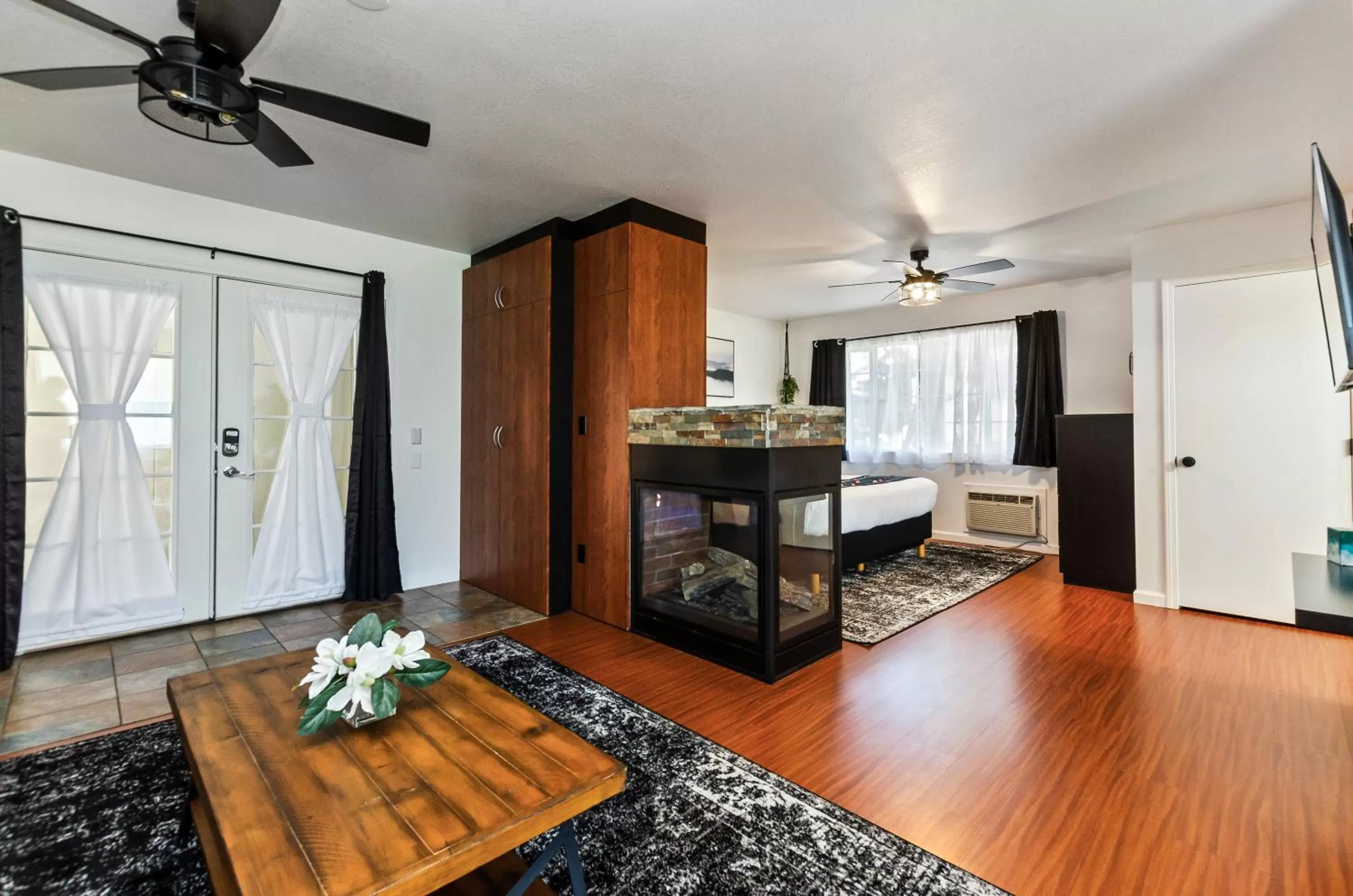 Bed in The Jeffrey Hotel