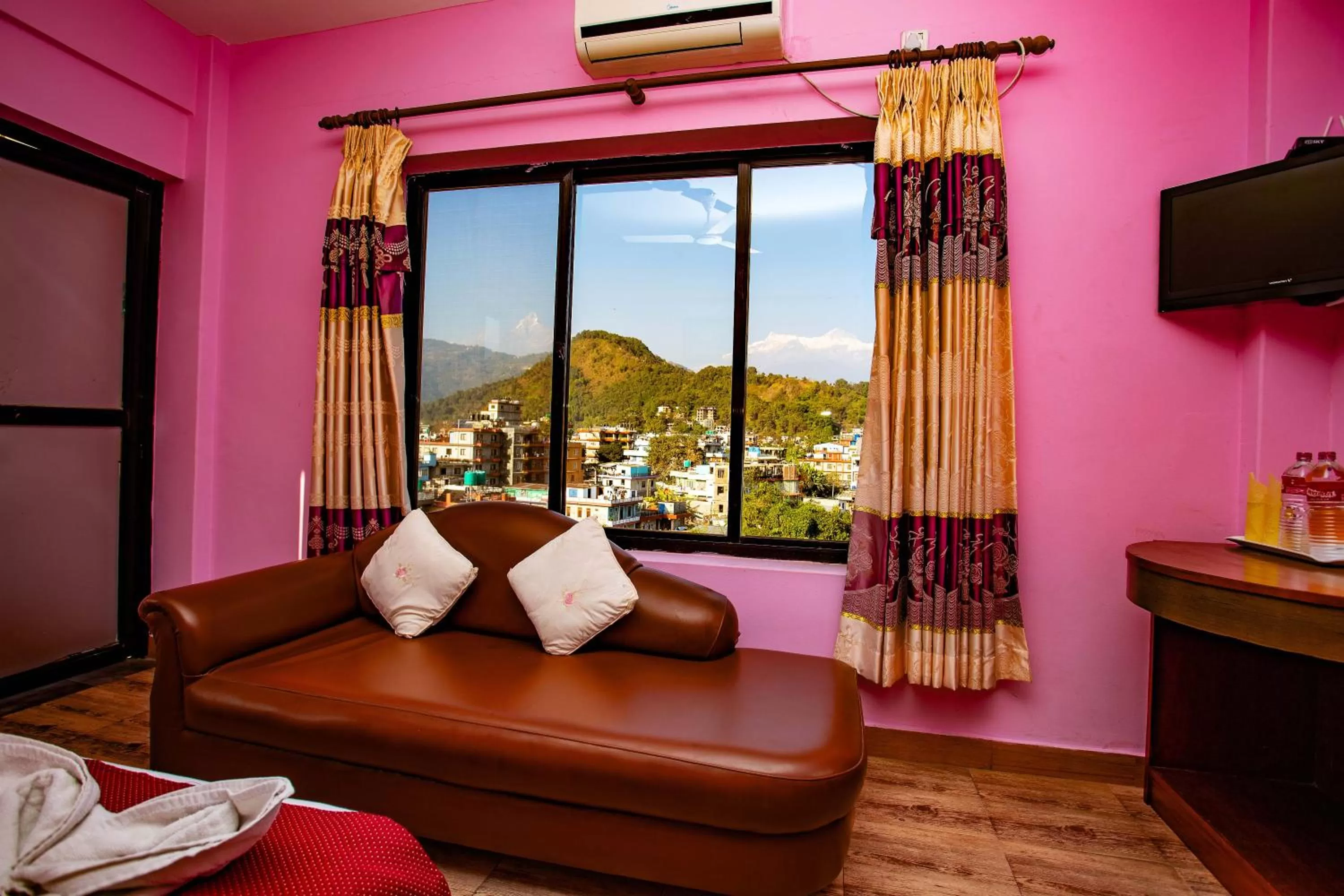 City view, Bed in Hotel Orchid