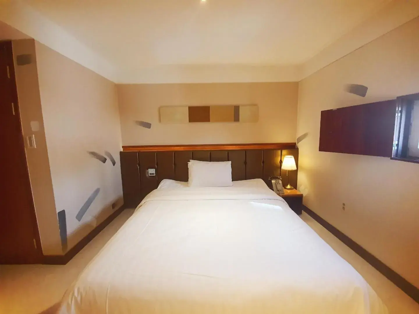 Deluxe Double Room with Spa Bath Breakfast Included in Friendly DH Naissance Hotel by Mindrum Group Deluxe Double Room with Spa Bath Breakfast Included in Friendly DH Naissance Hotel by Mindrum Group