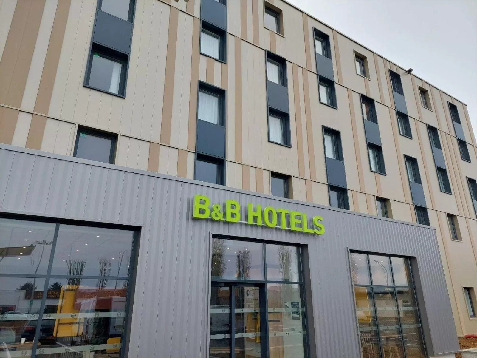 Property building in B&B HOTEL Dreux Nord