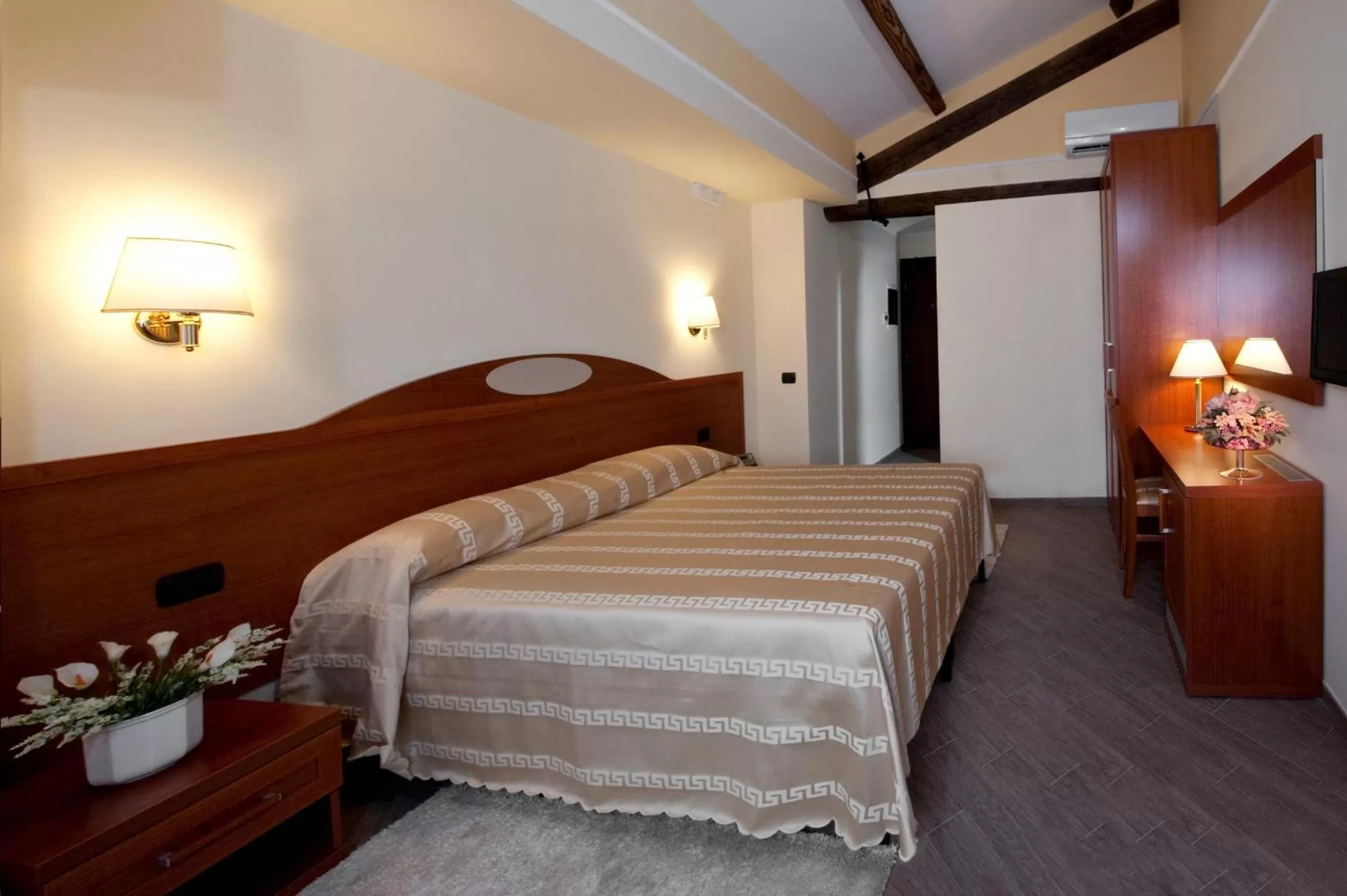 Bedroom, Bed in Hotel Roma Tiburtina Metro