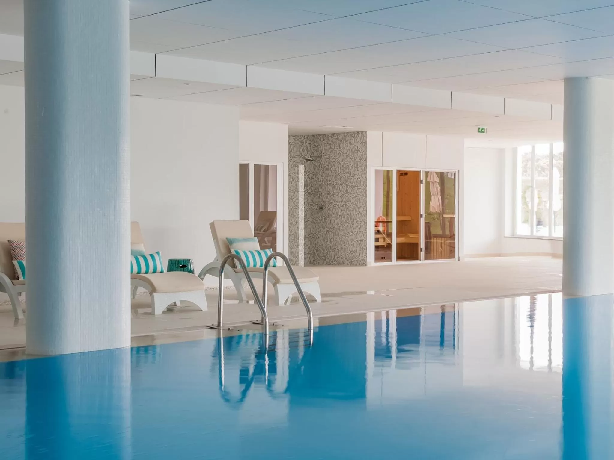 Swimming pool in MH Peniche