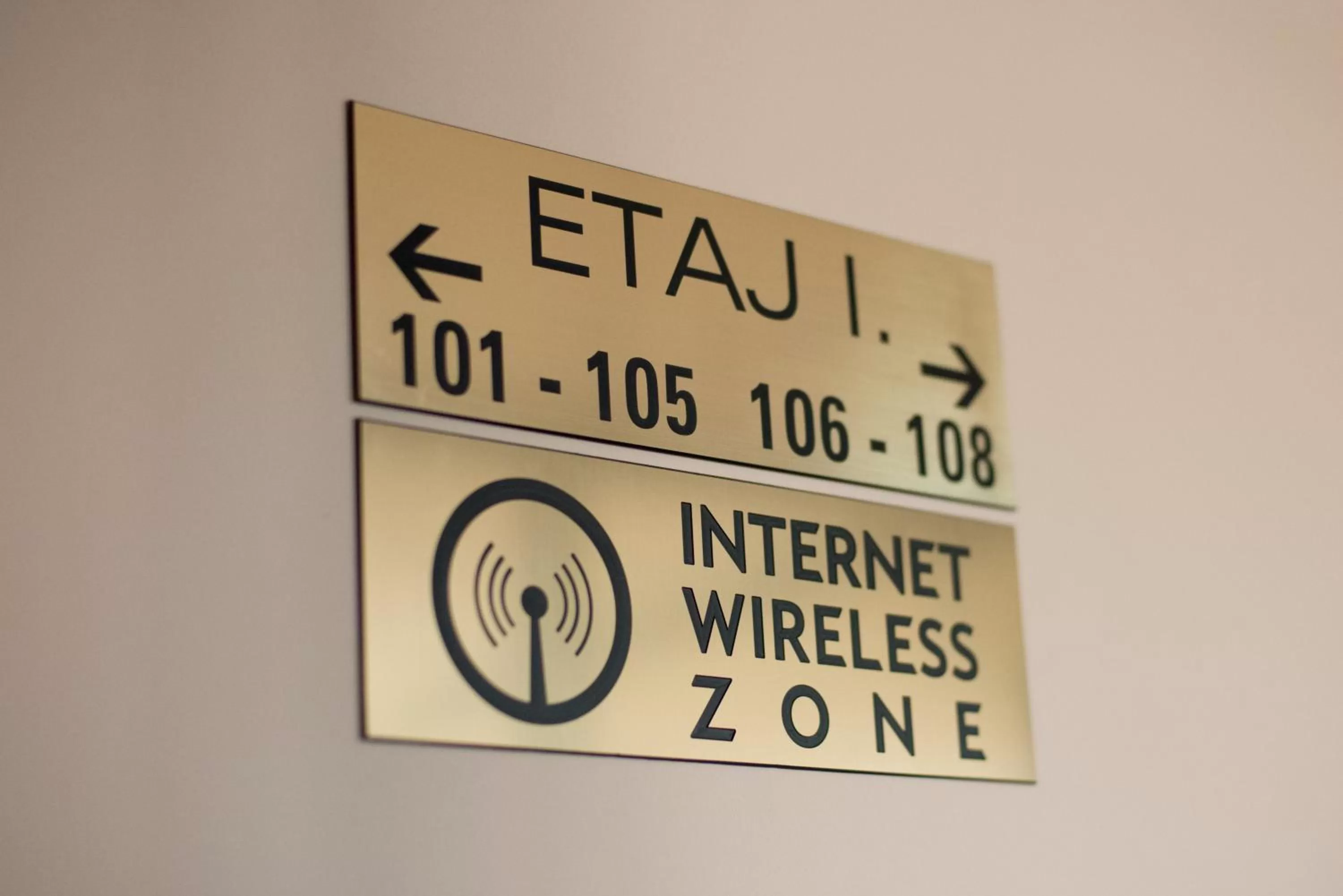 Logo/Certificate/Sign in Hotel Regal