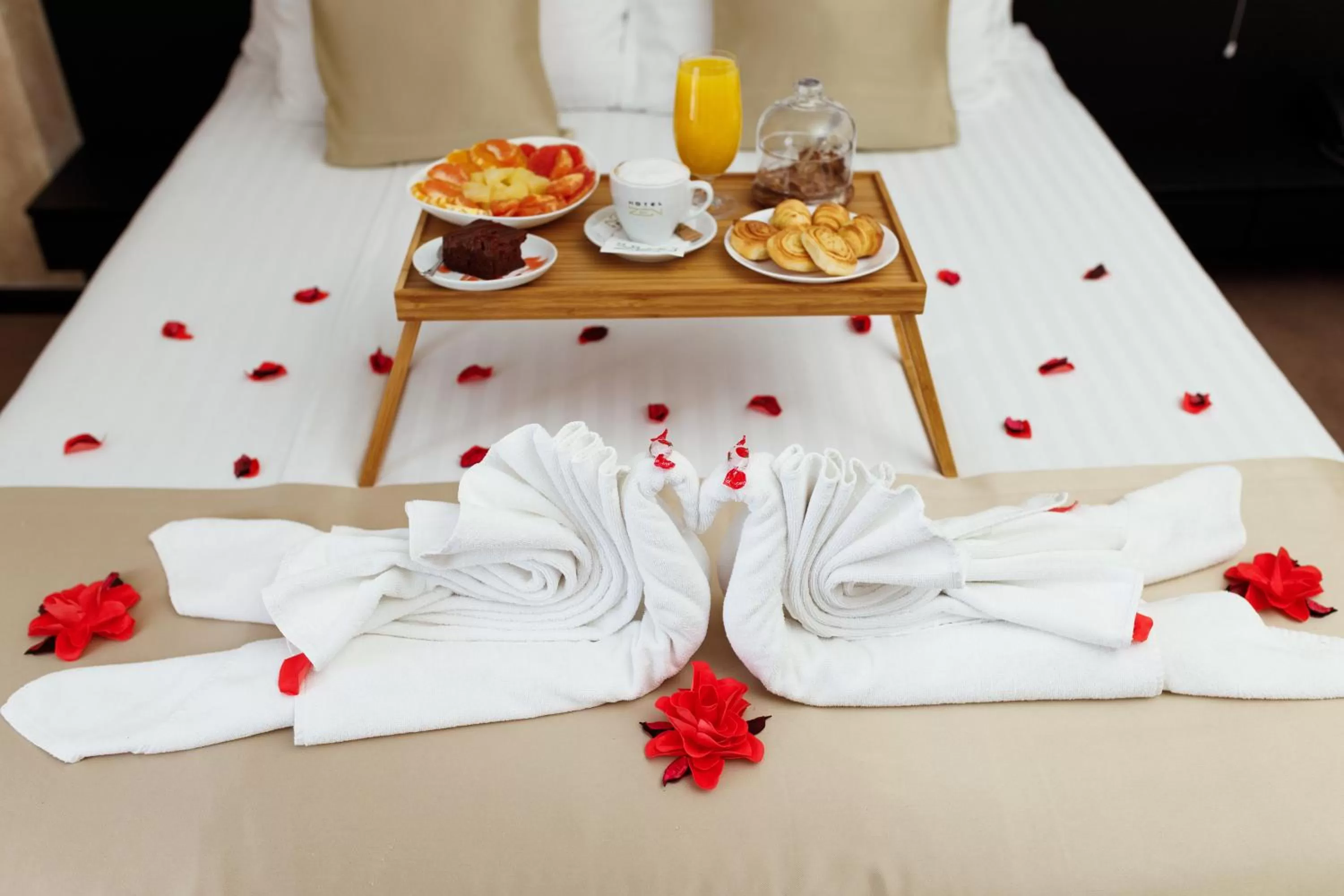 Food and drinks, Bed in Garni Hotel Zen free parking