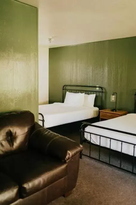 Queen Room in The Long Barn Lodge Queen Room in The Long Barn Lodge