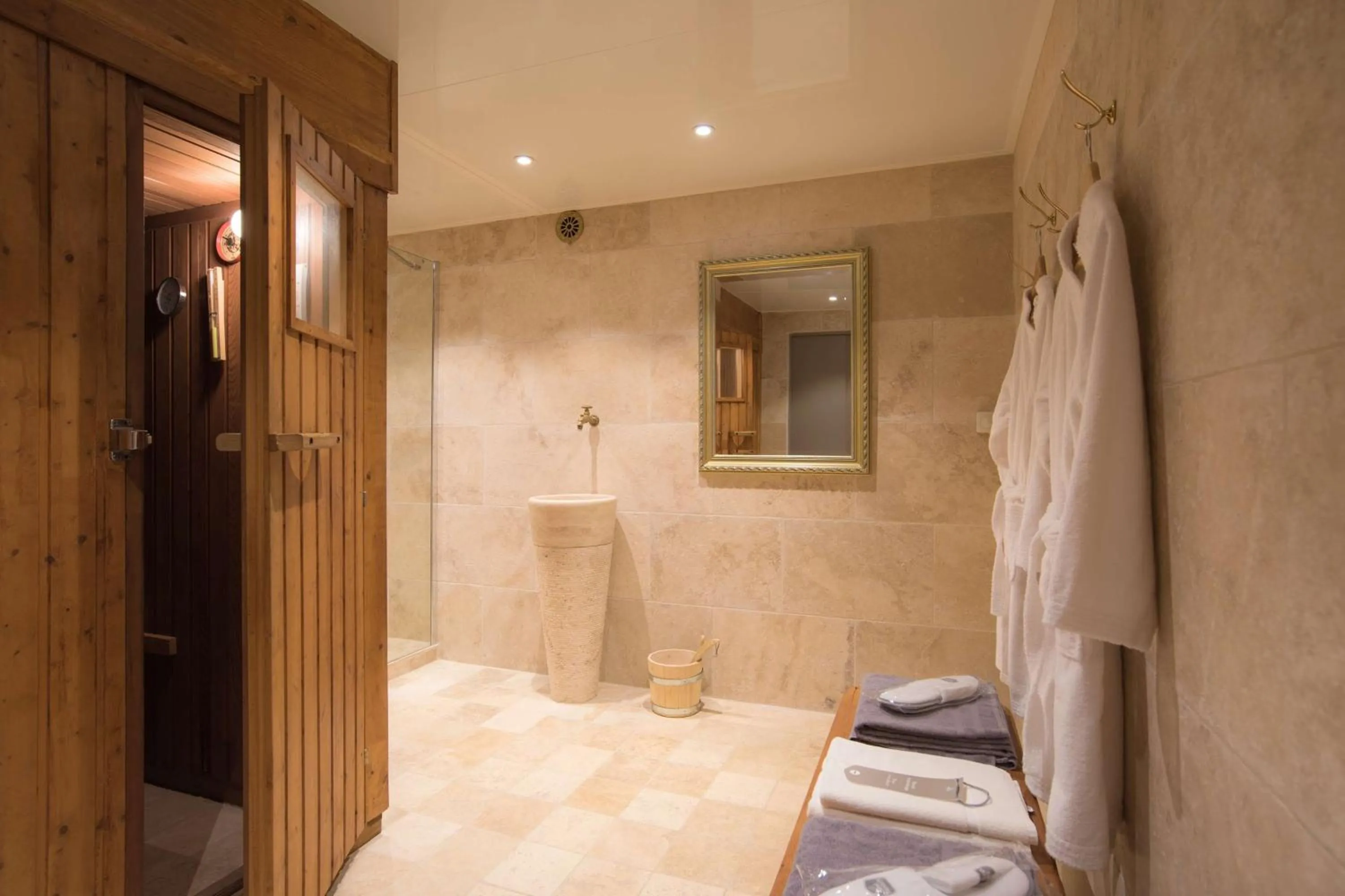 Spa and wellness centre/facilities in Best Western Sévan Parc Hôtel