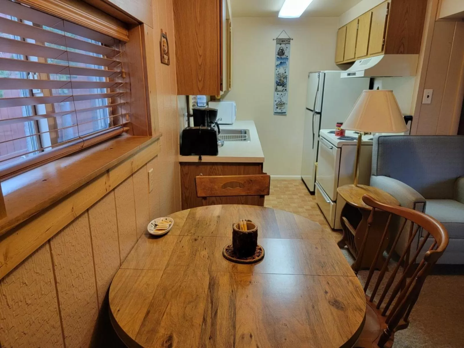 Kitchen or kitchenette in Wagon Wheel Hotel