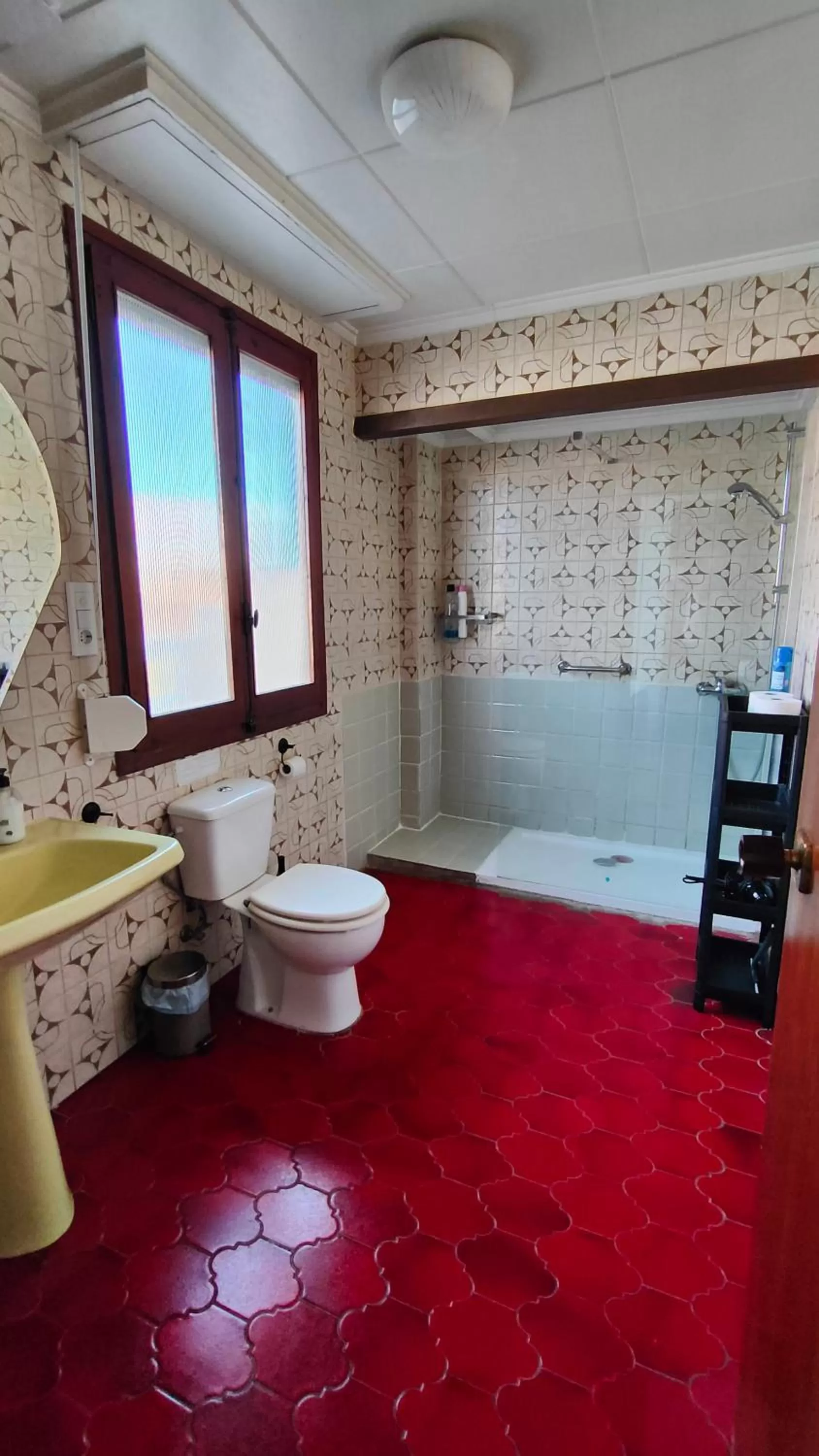 Bathroom in Pensión Benavente AP-7 3min coche Playa 5 min Self check-in 24h