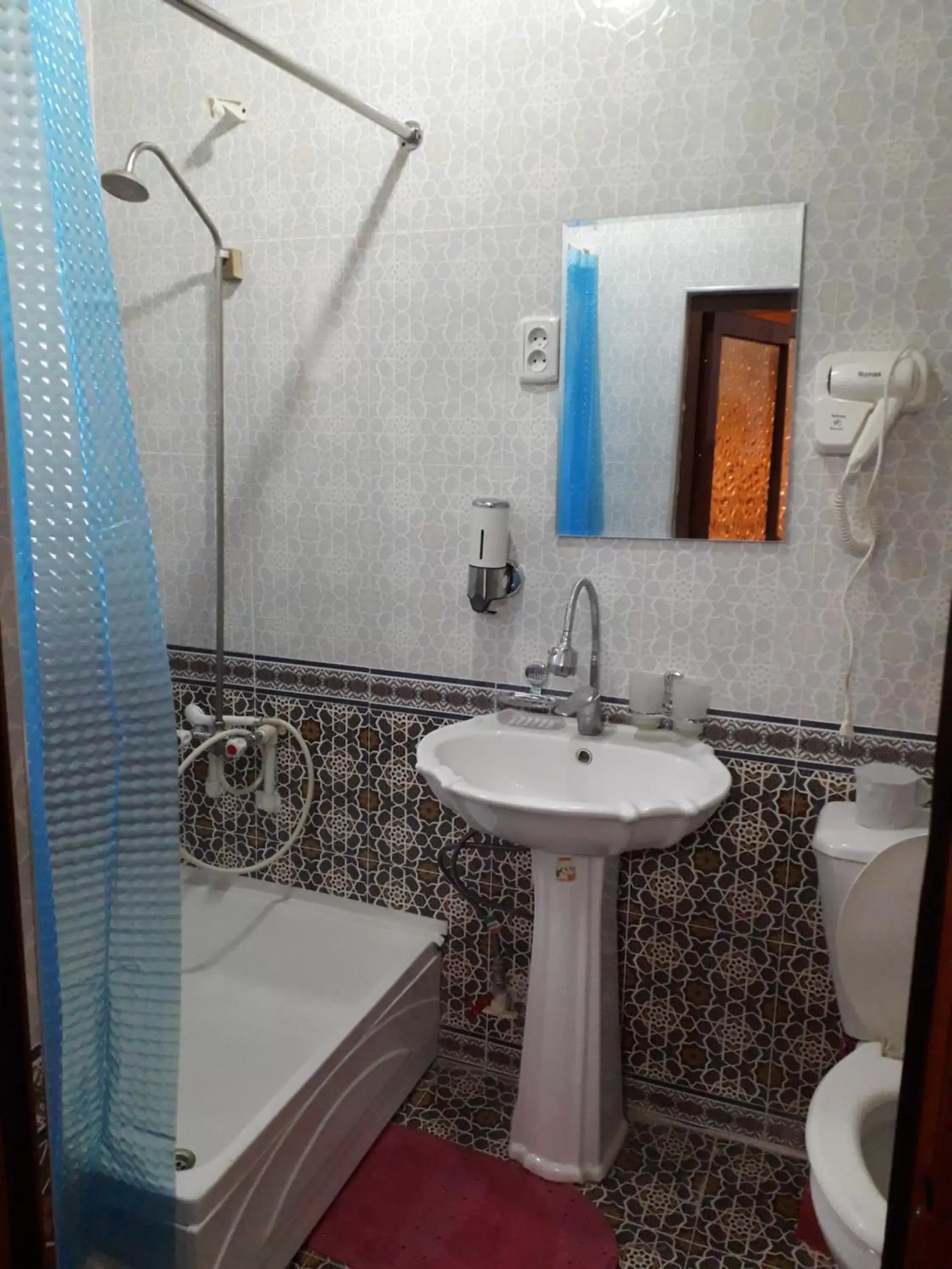 Quadruple Room with Bathroom in B&B Bahodir Quadruple Room with Bathroom in B&B Bahodir