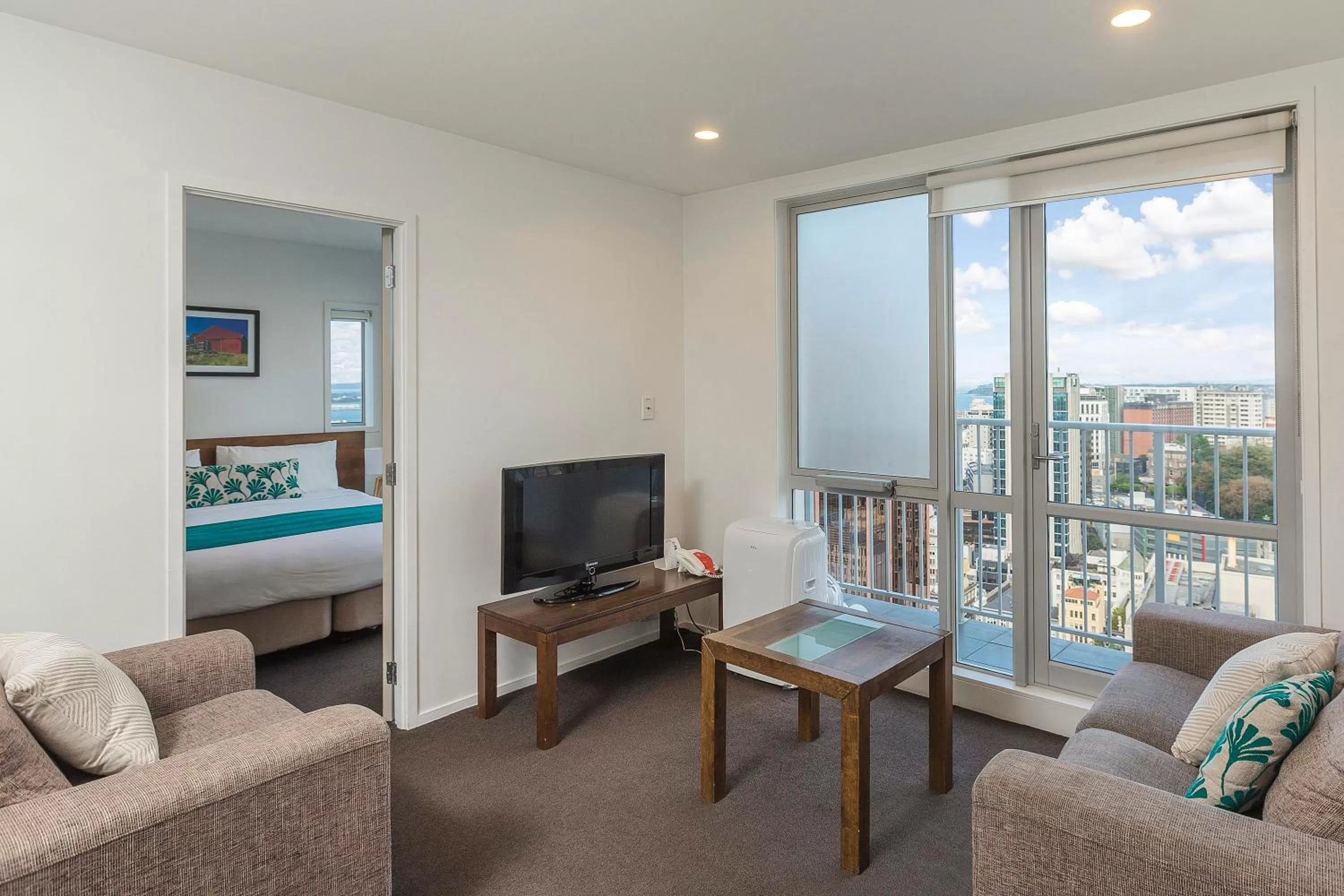 TV and multimedia in Barclay Suites