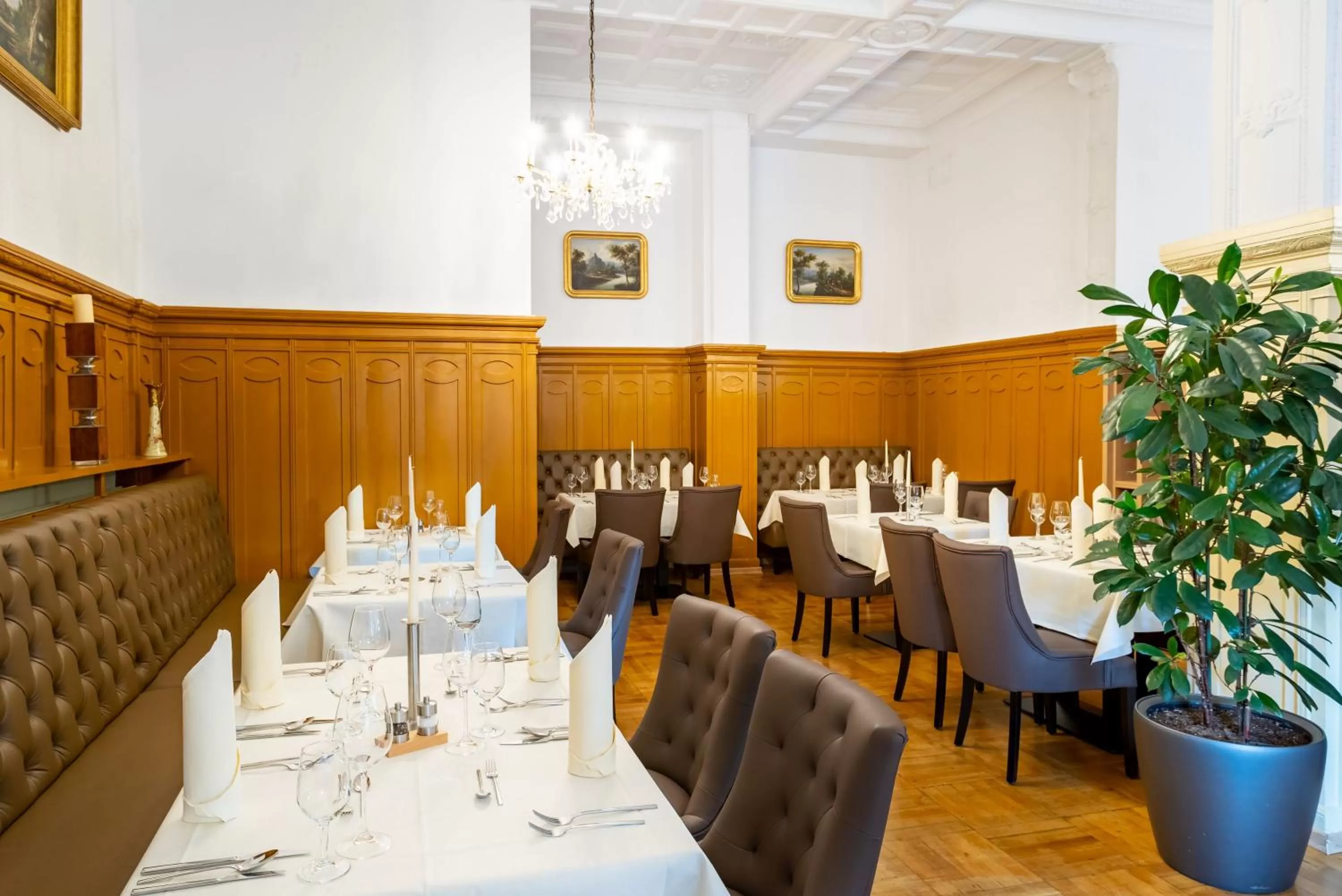 Restaurant/places to eat in Hotel Badehof