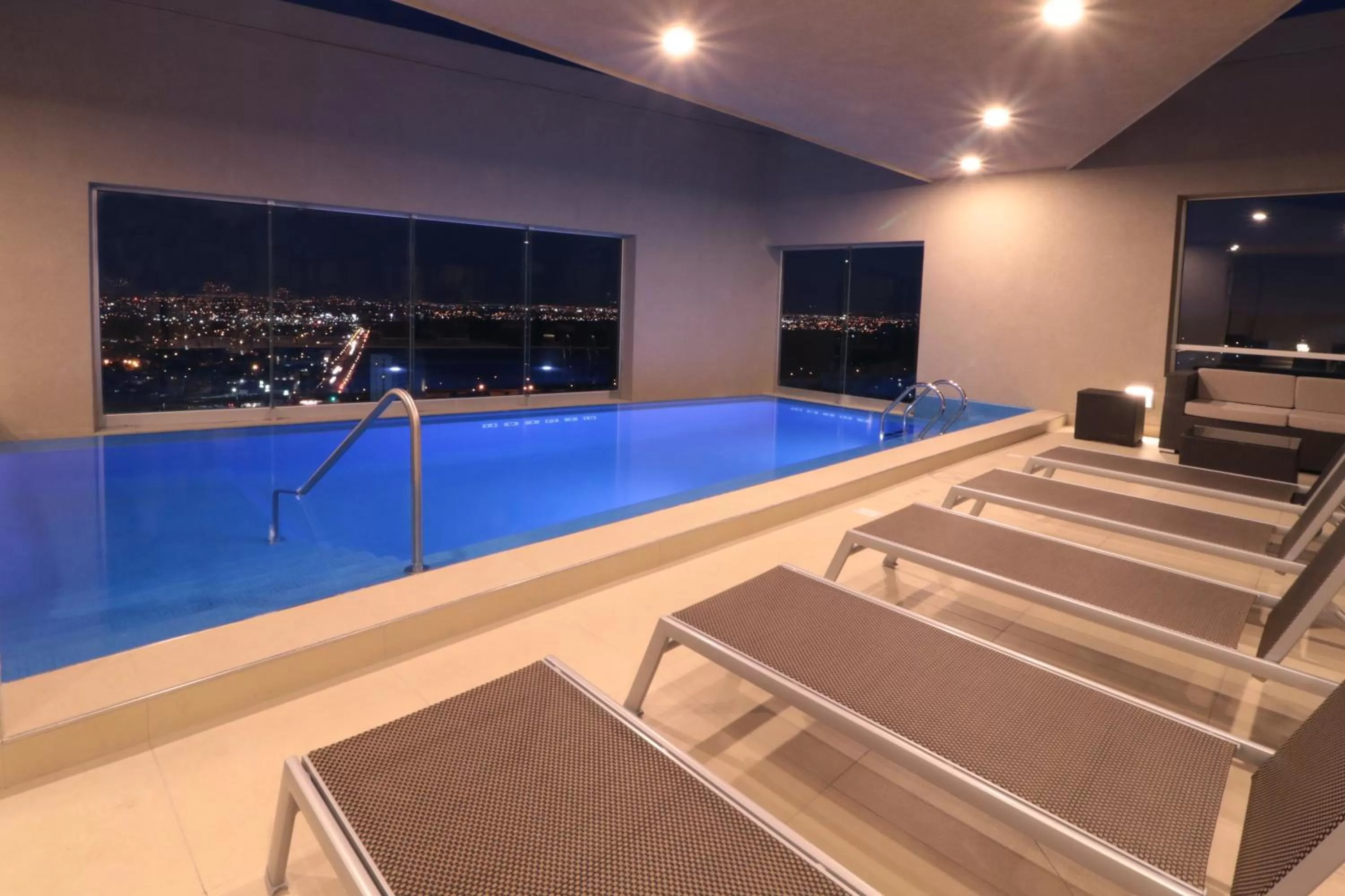 Swimming pool in Staybridge Suites San Luis Potosi by IHG