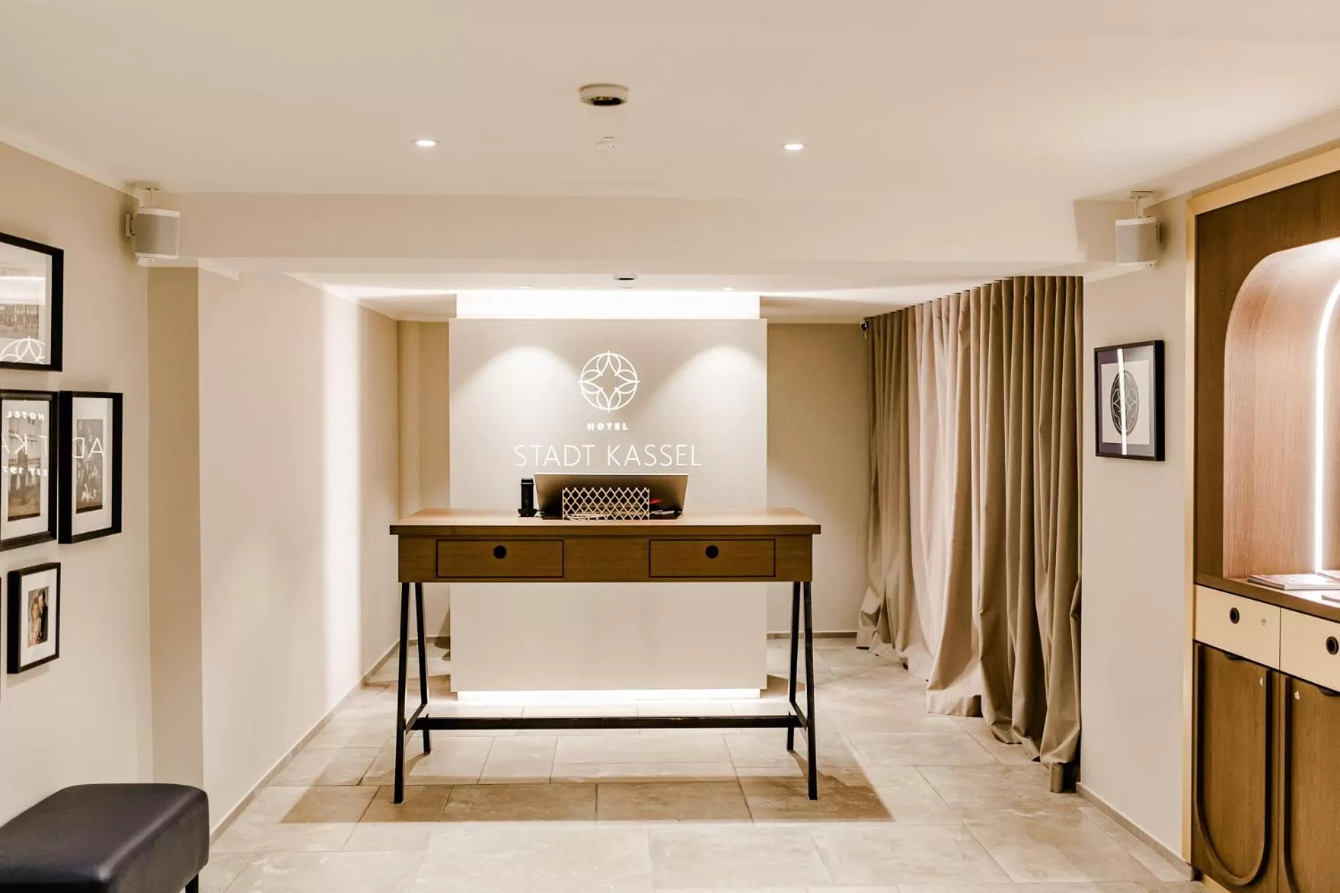Property building, Lobby/Reception in Hotel Stadt Kassel
