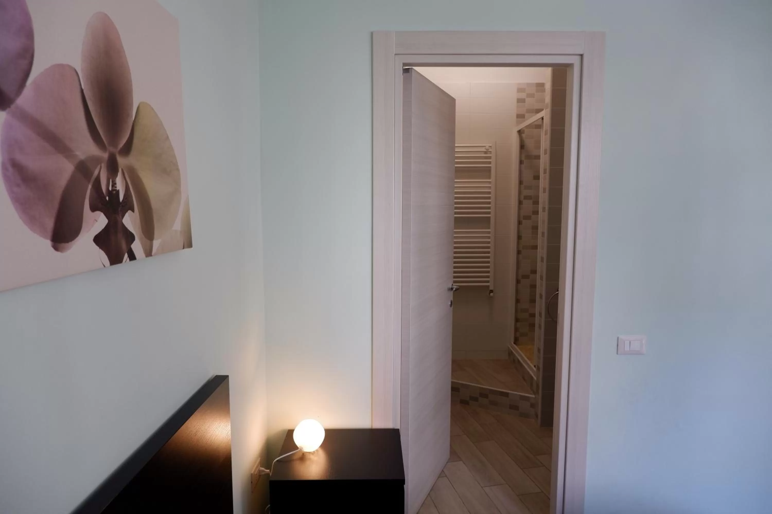 Bathroom, TV/Entertainment Center in B&B Il Giardino In Città - Parcheggio Privato Gratuito