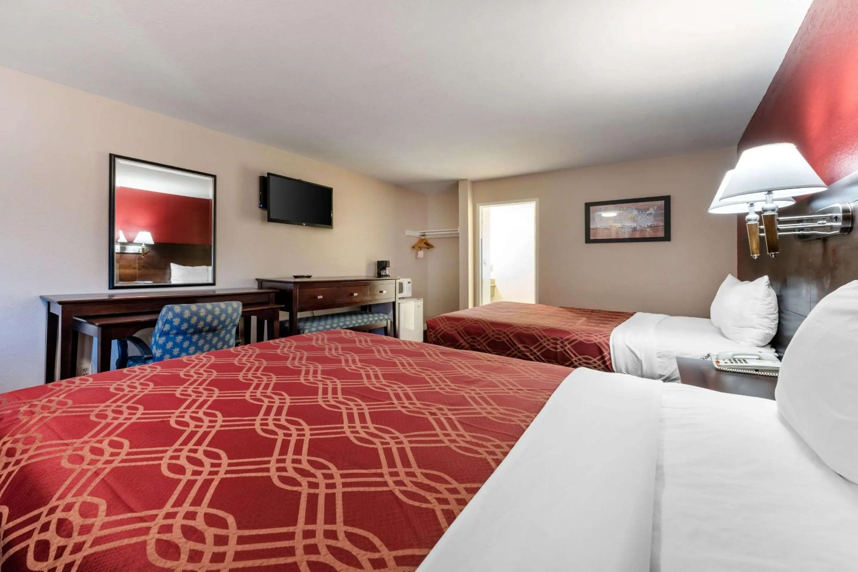 Photo of the whole room, Bed in Bay Breeze Inn