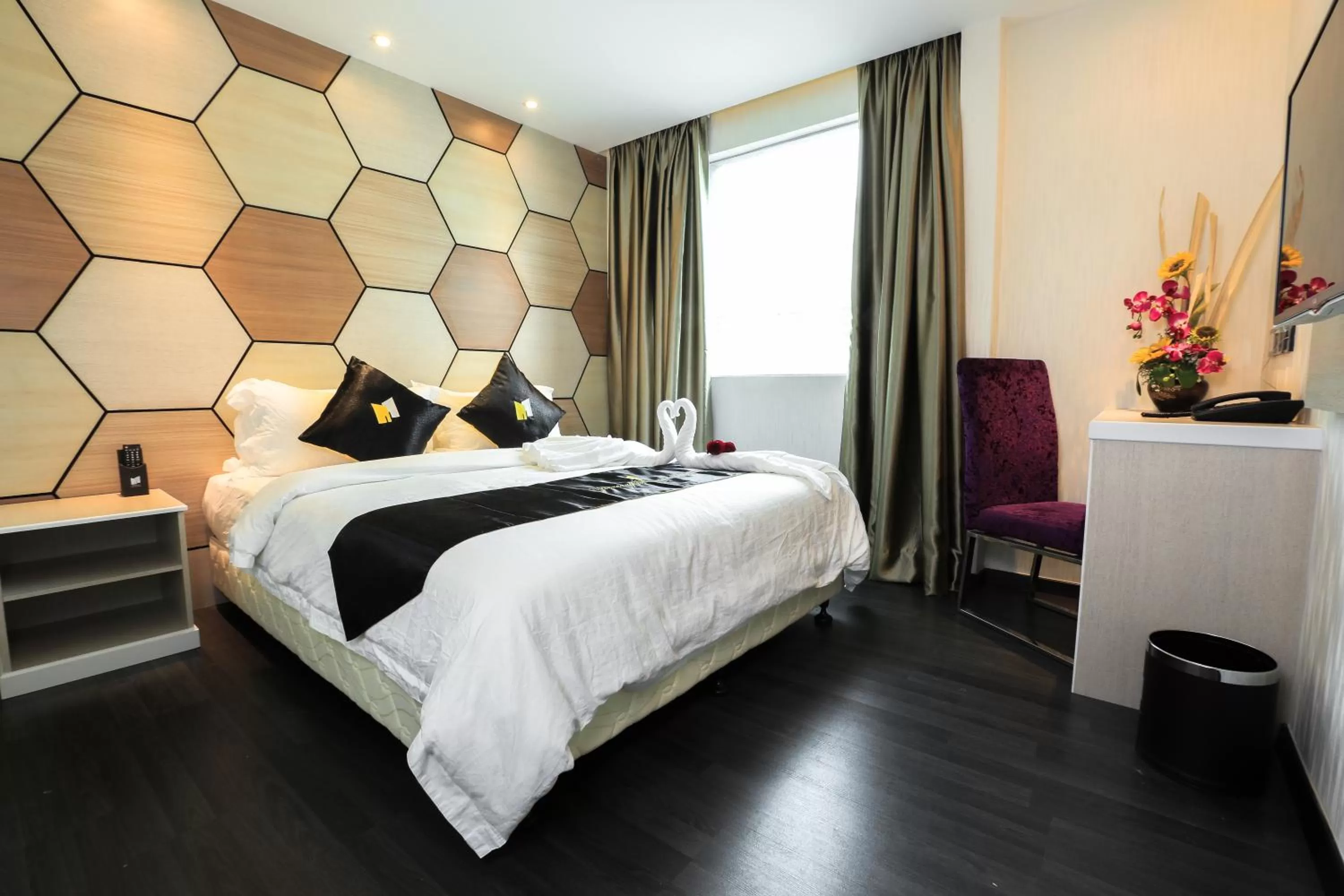 Bedroom, Bed in Mercury Boutique Hotel