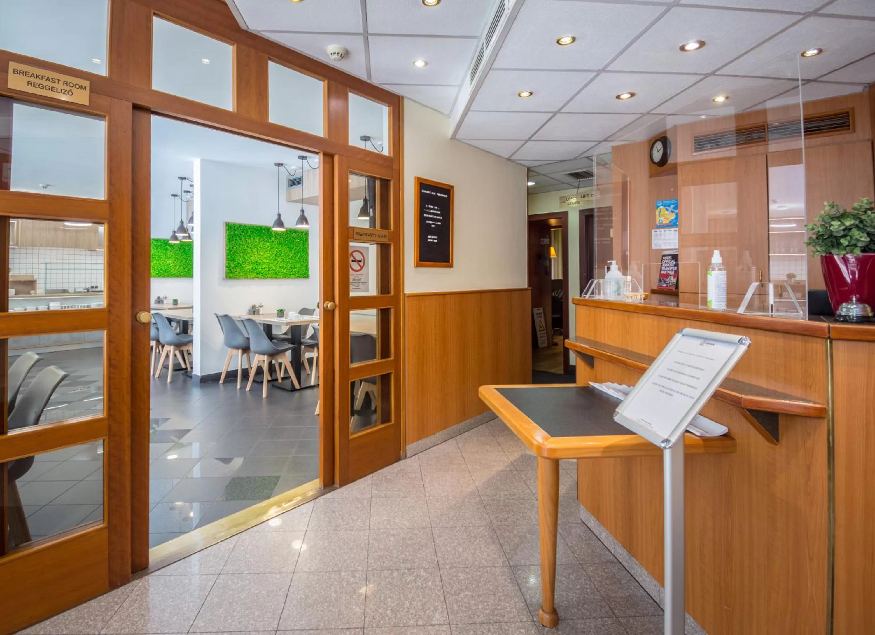 Restaurant/places to eat in Hotel Orion