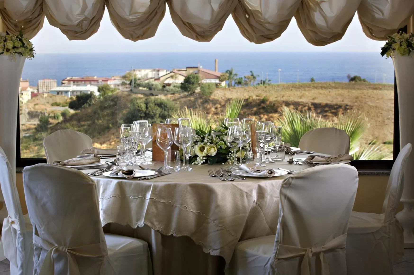 Restaurant/places to eat in Grand Hotel Paradiso