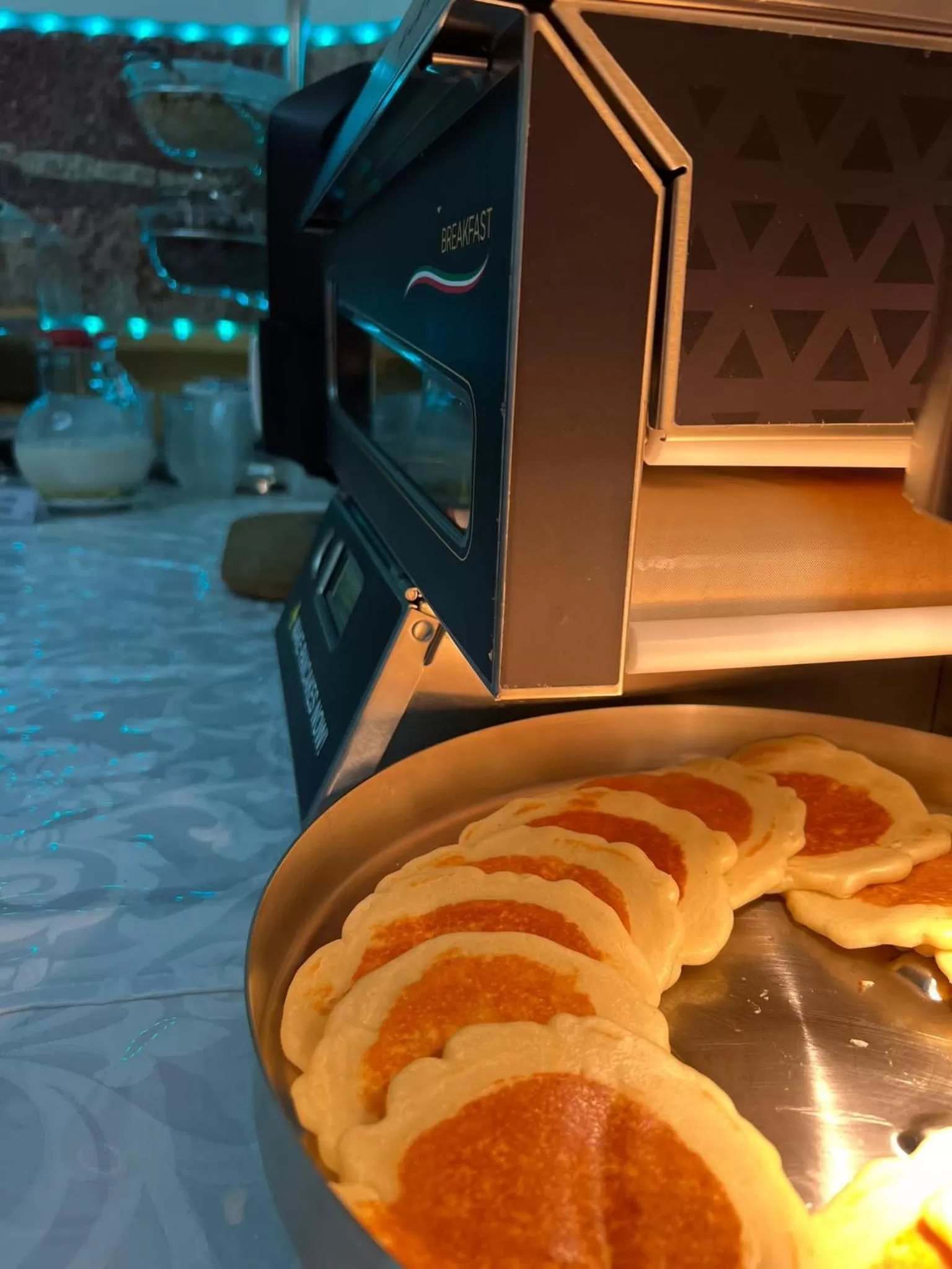 Breakfast in Hotel Mondial