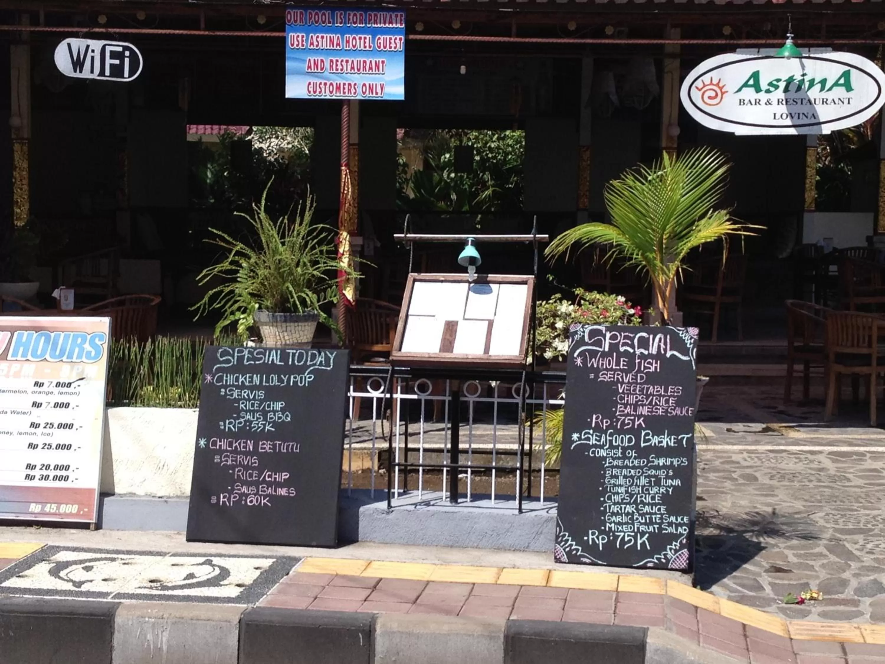 Facade/entrance in Astina Hotel