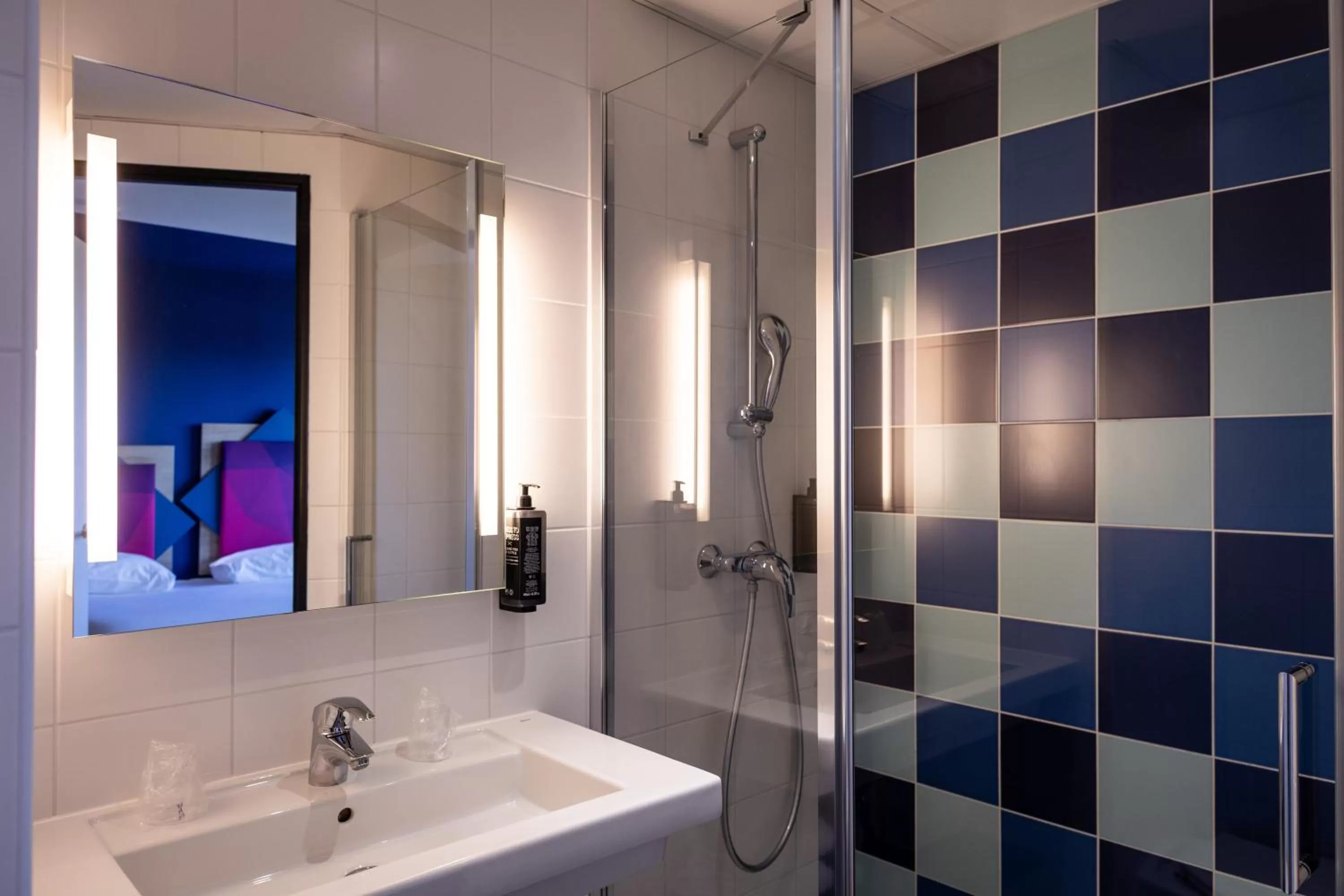 Shower in ibis styles Albi Centre Le Theatro