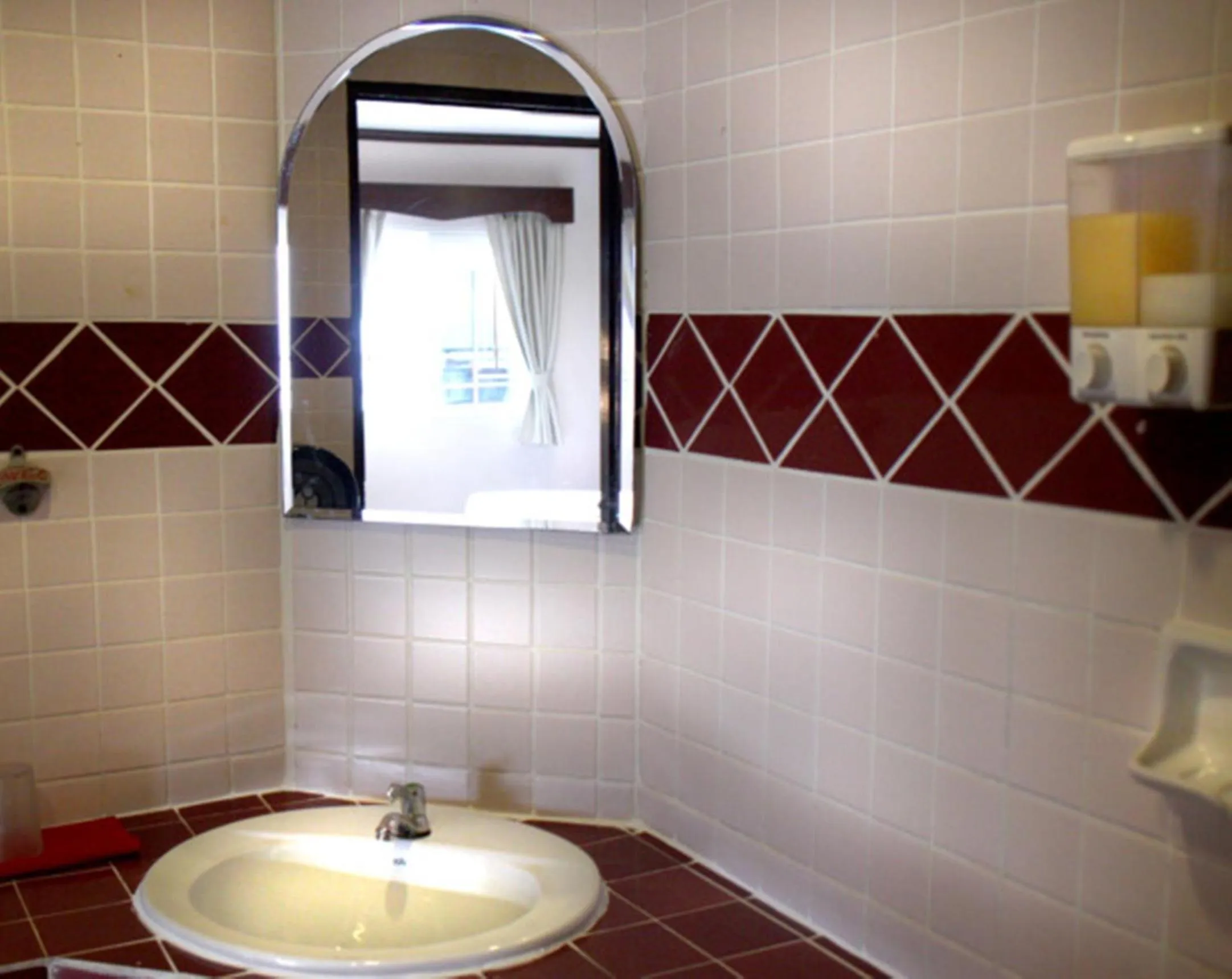 Bathroom in Karon Cafe Inn